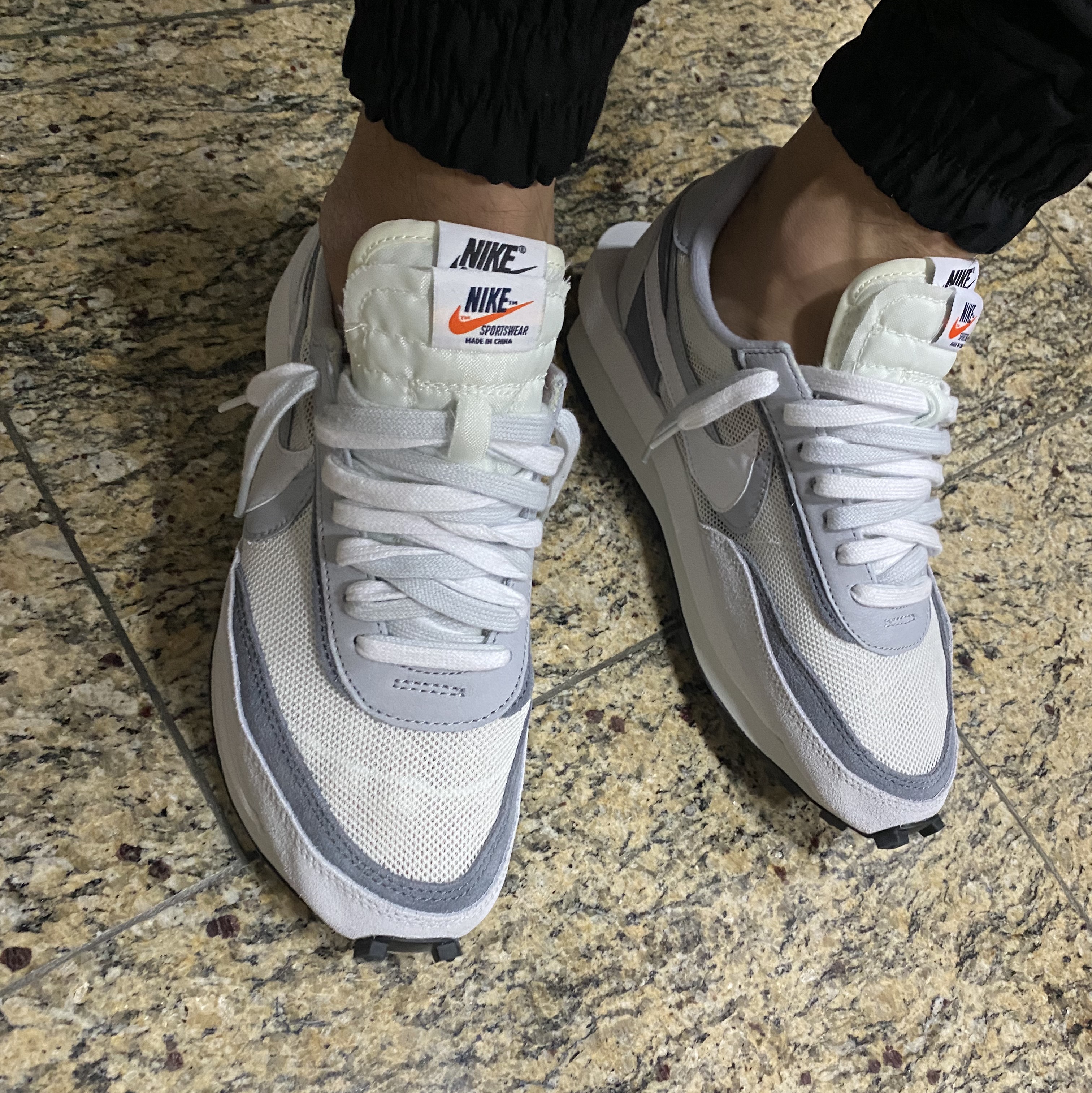 Nike x Sacai LDWaffle Summit White 착용 스타일 - 1