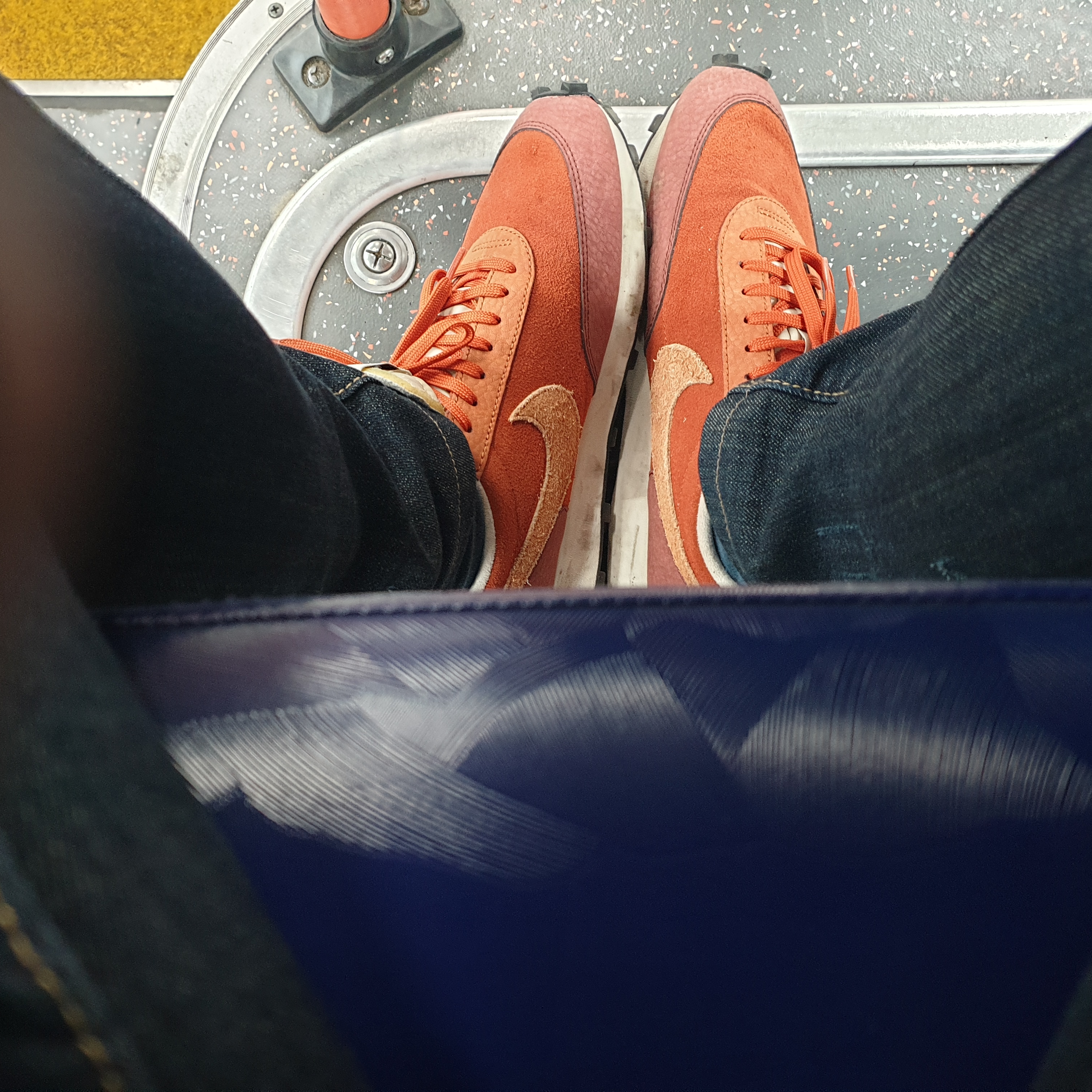 Nike Daybreak Rugged Orange 착용 스타일 - 2