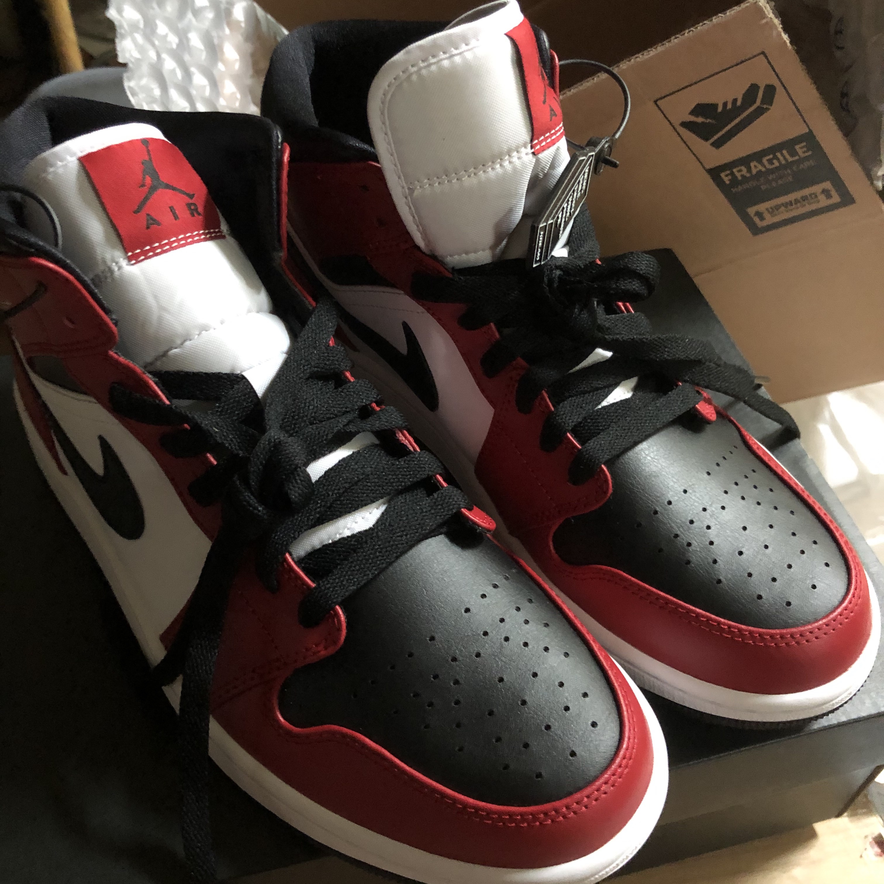Jordan 1 Mid Chicago Black Toe 착용 스타일