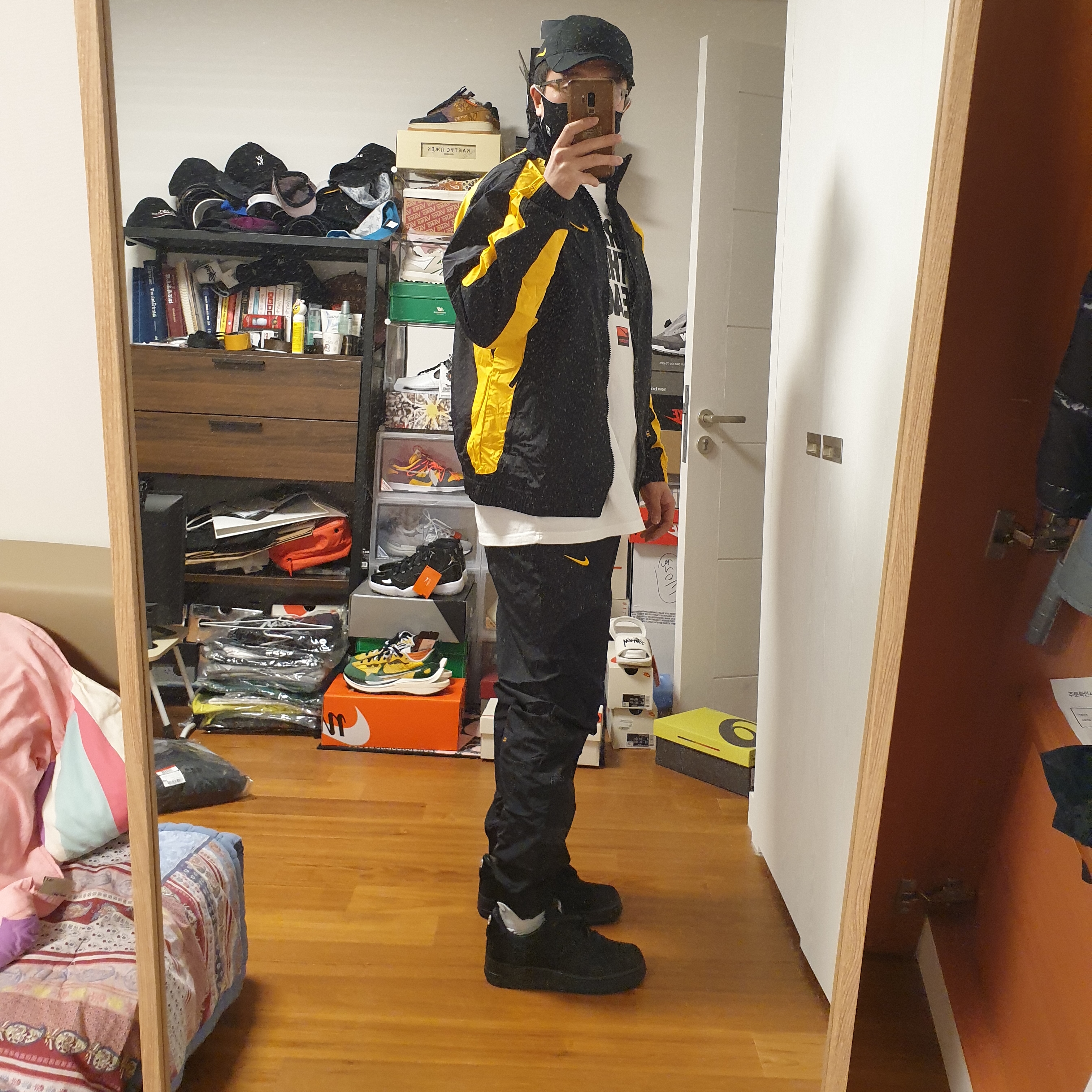 Nike x Drake Nocta Essential Cap Black, Nike x Stussy Air Force 1 Low Triple Black 착용 스타일 - 2