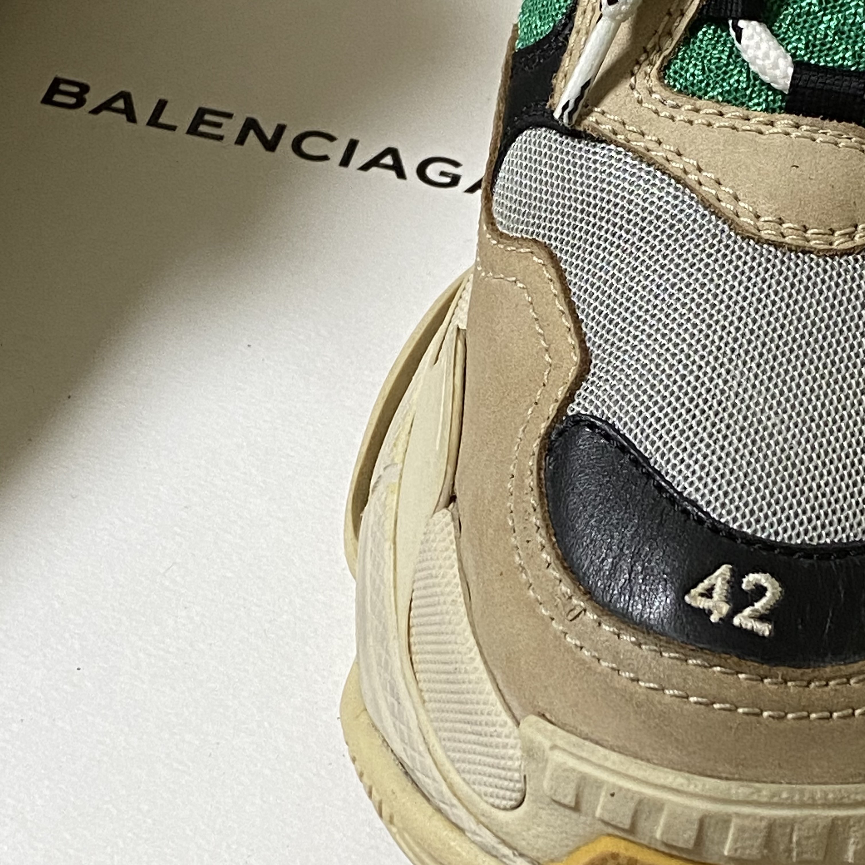 Balenciaga Triple S Yellow Green 착용 스타일