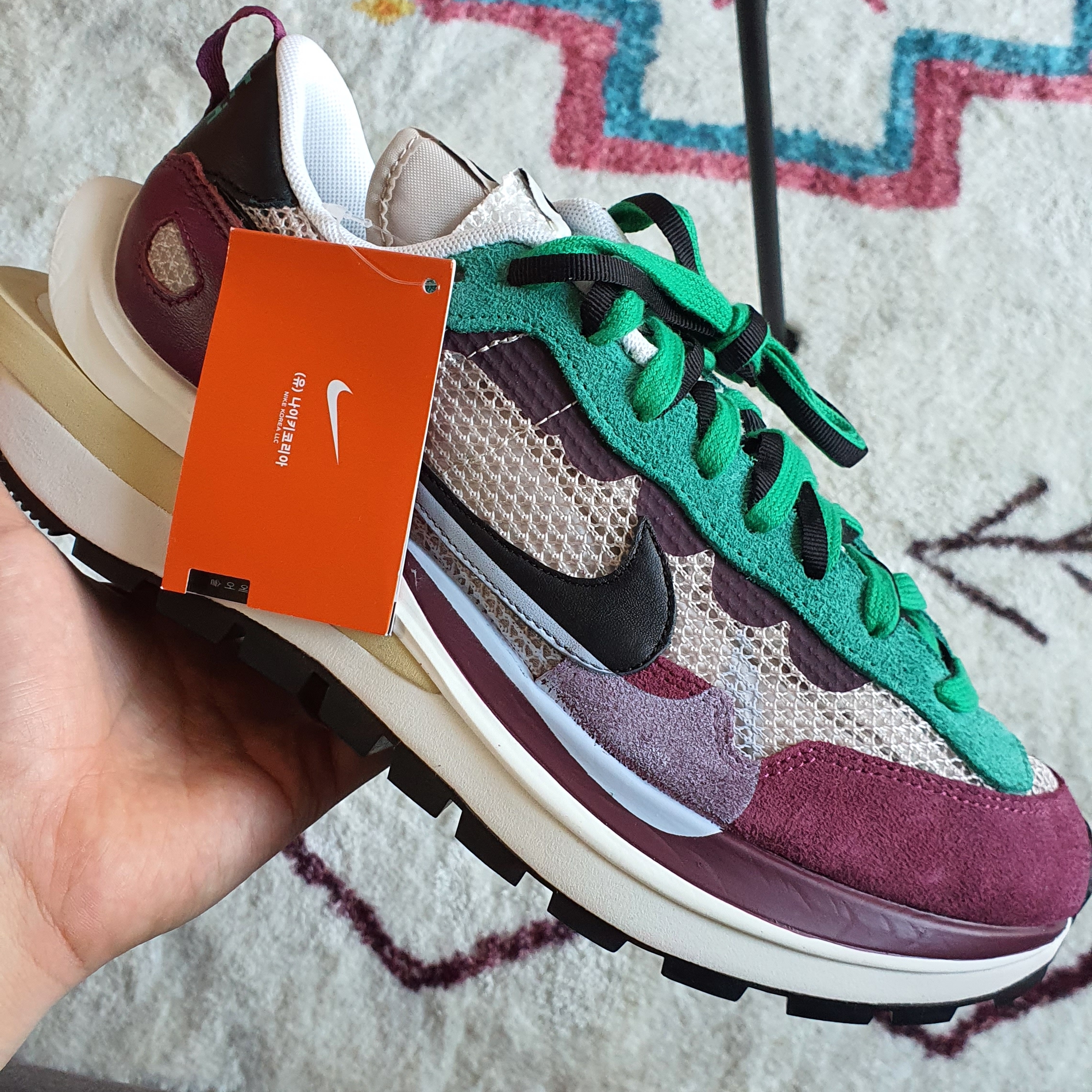 Nike x Sacai VaporWaffle String & Black Villain Red 착용 스타일