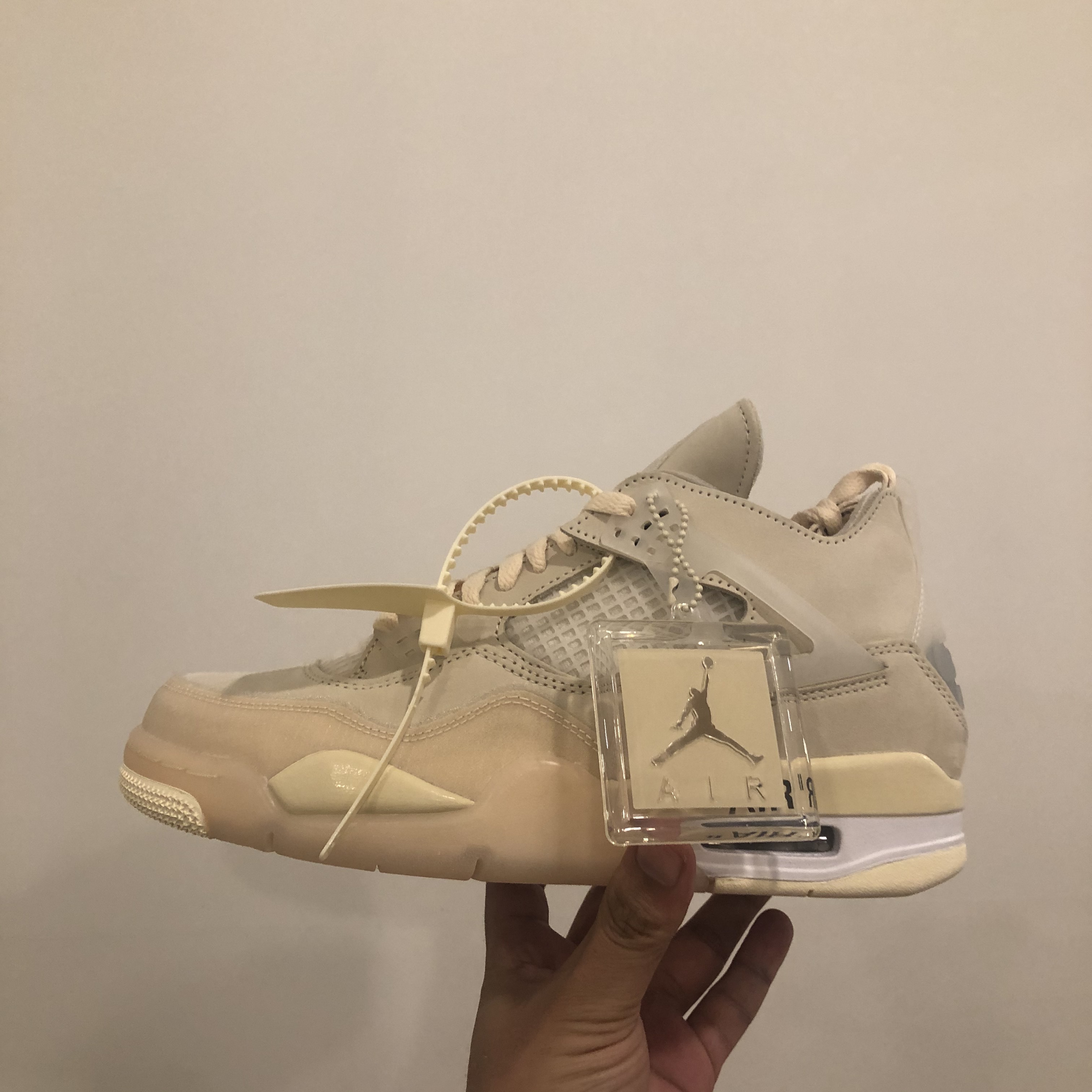 (W) Jordan 4 x Off-White Retro SP Sail 착용 스타일