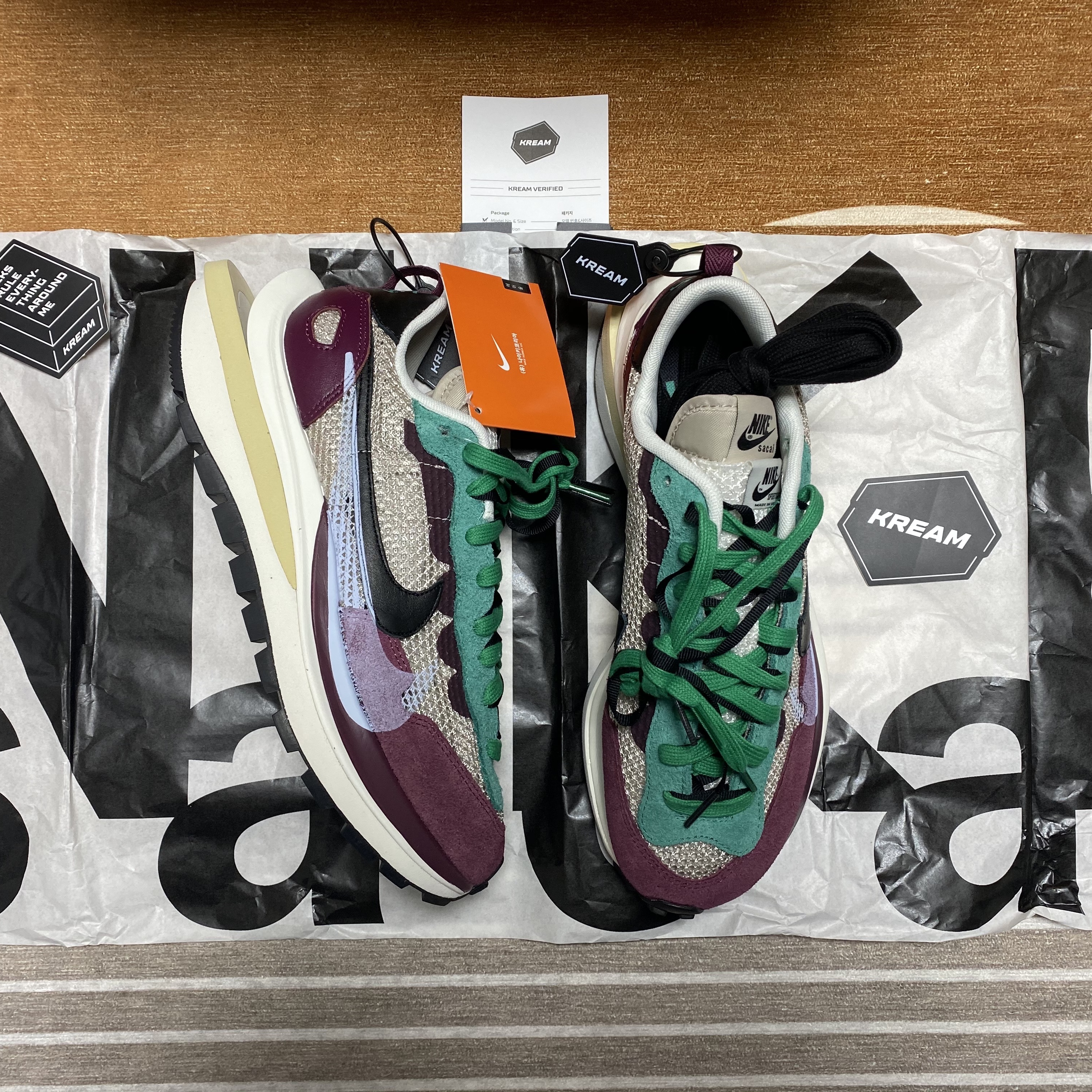 Nike x Sacai VaporWaffle String & Black Villain Red 착용 스타일 - 1