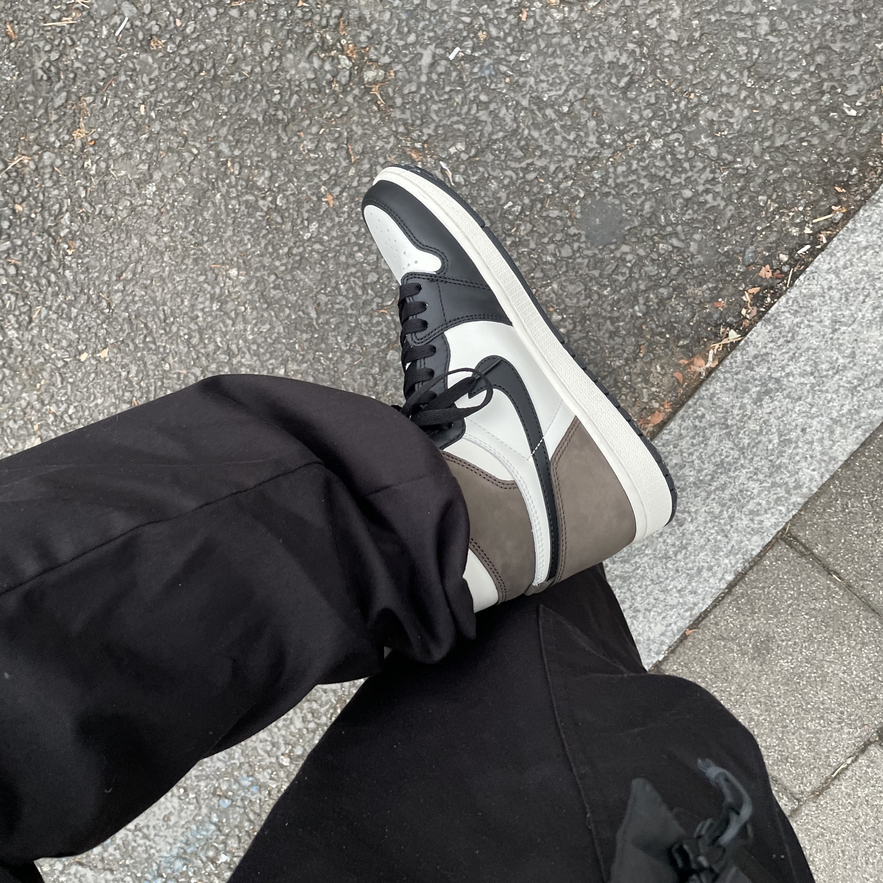 Jordan 1 Retro High OG Black Mocha 착용 스타일