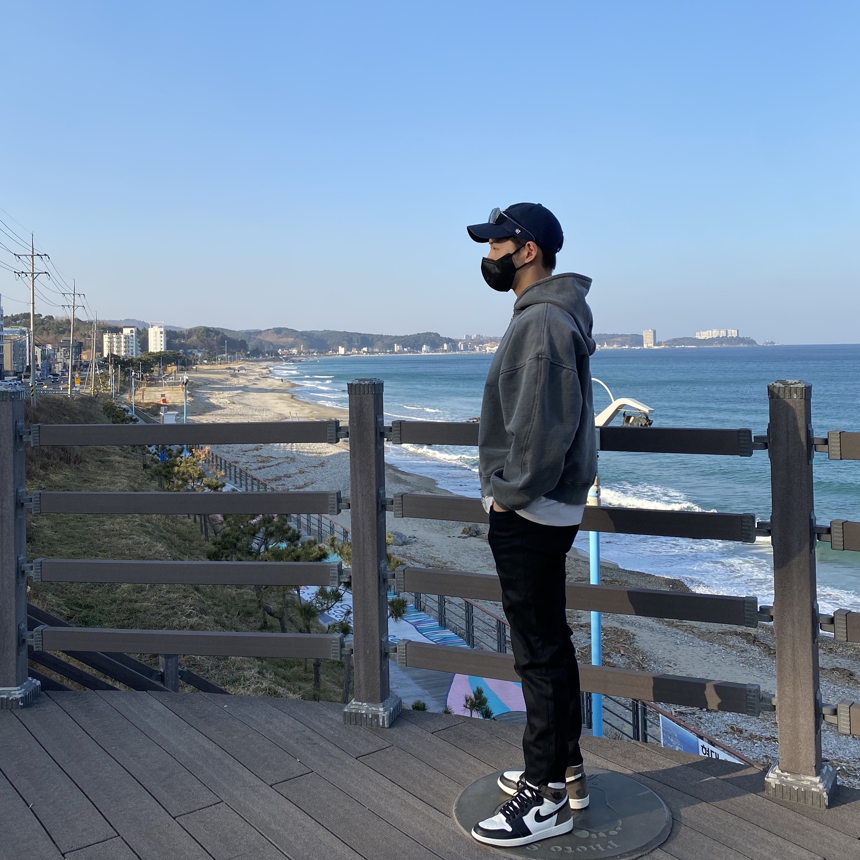 Jordan 1 Retro High OG Black Mocha 착용 스타일 - 2