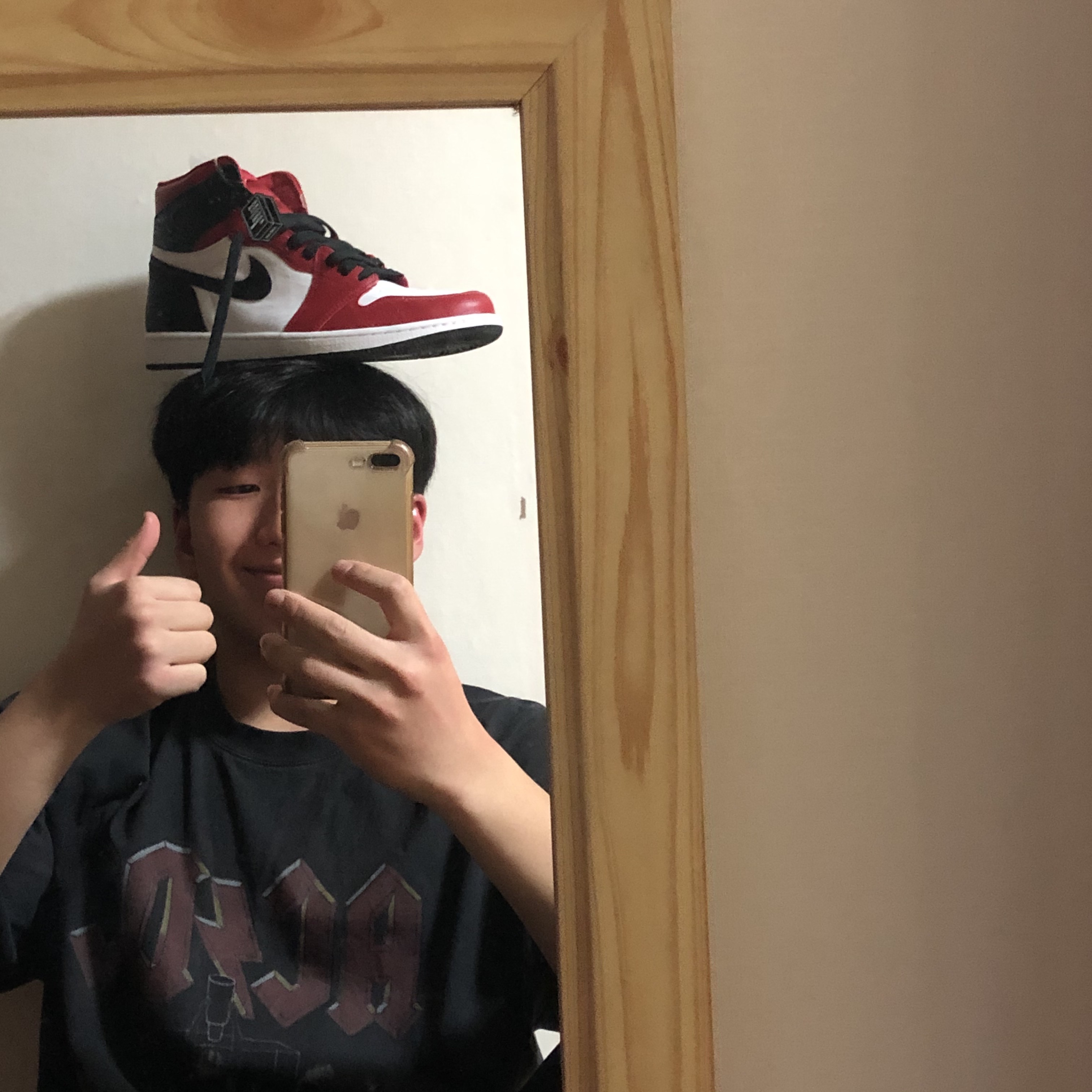 (W) Jordan 1 Retro High Satin Red 착용 스타일 - 3