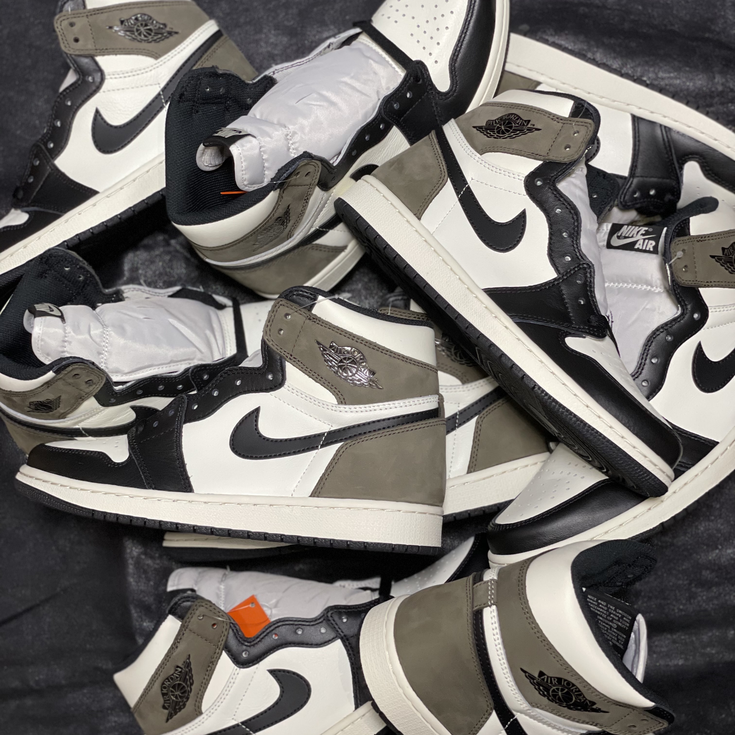 Jordan 1 Retro High OG Black Mocha, (GS) Jordan 1 Retro High OG Black Mocha ์ฐฉ์ฉ ์คํ์ผ - 2