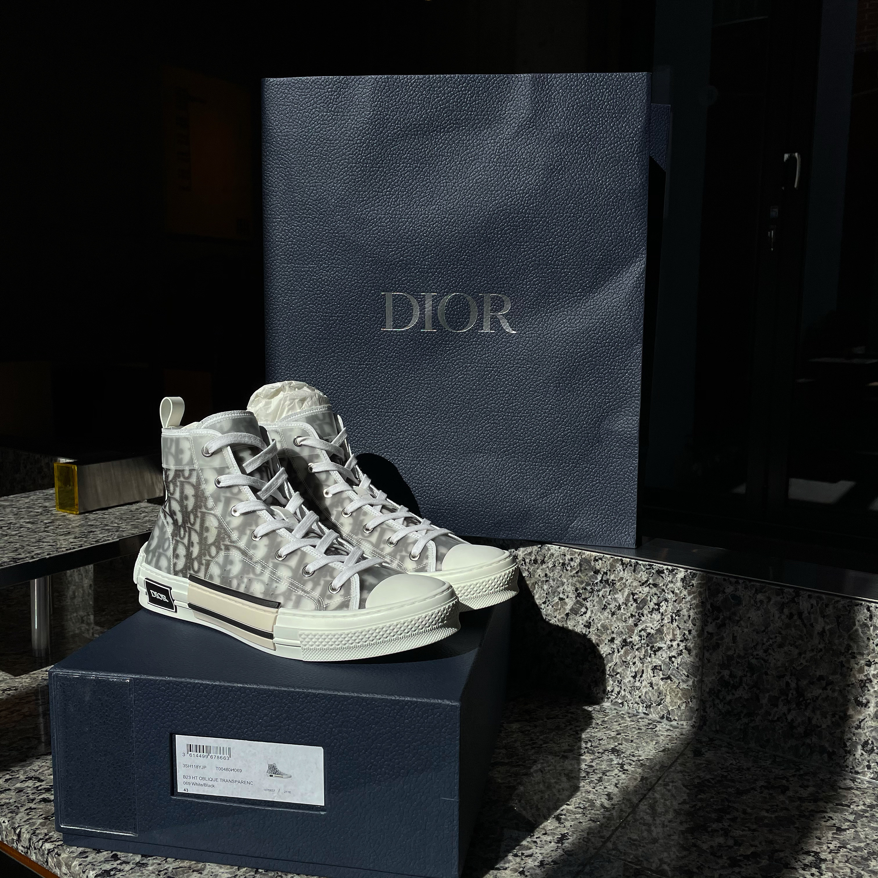 Dior B23 High Dior Oblique White & Black 착용 스타일