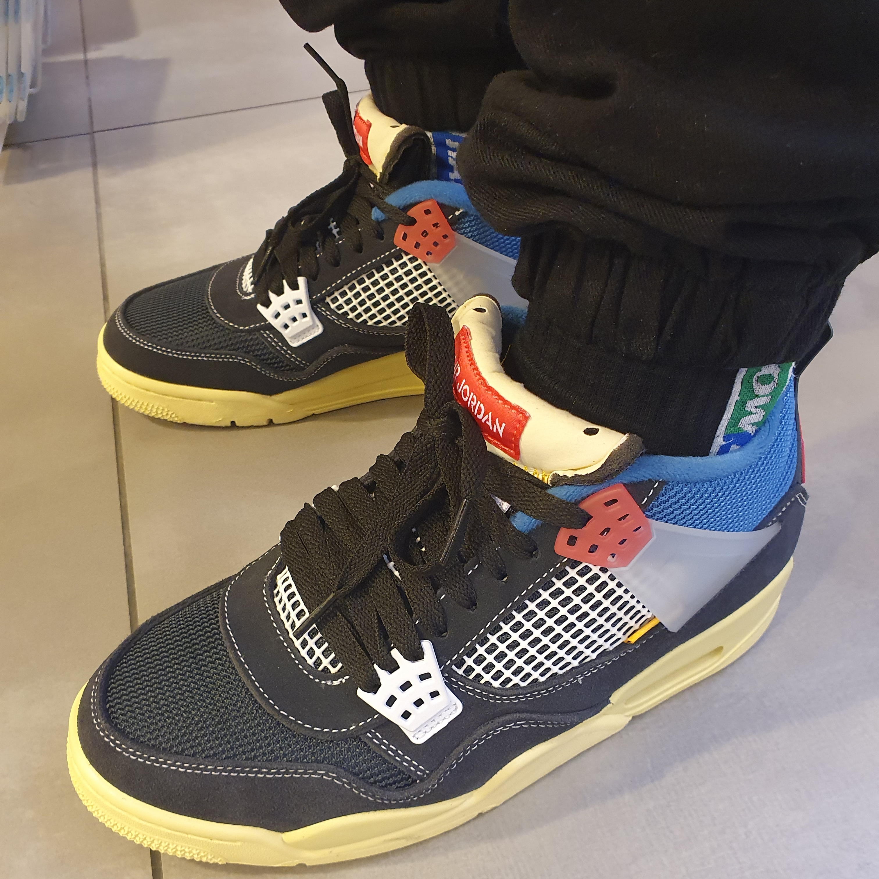 Jordan 4 x Union Retro Off Noir 착용 스타일