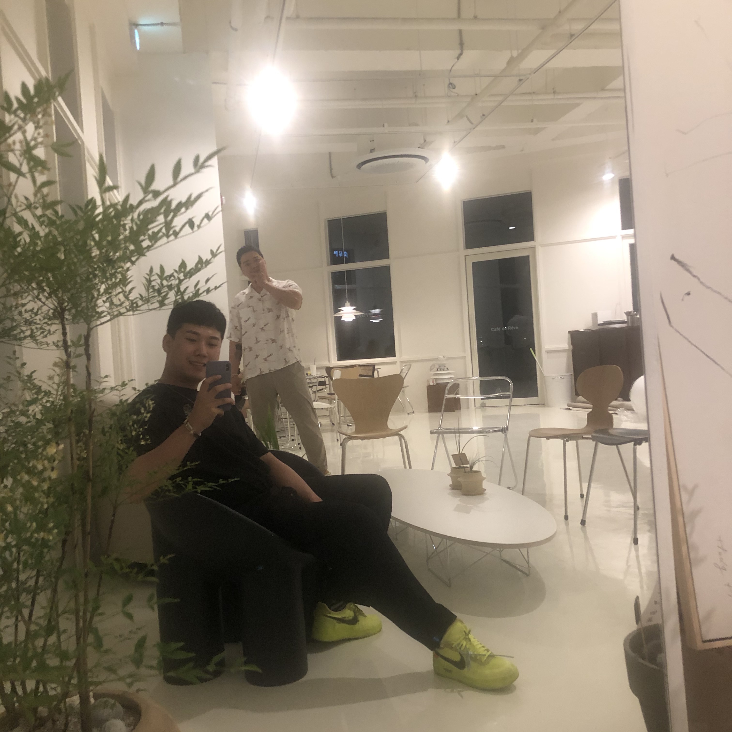Nike x Off-White Air Force 1 Low Volt 착용 스타일