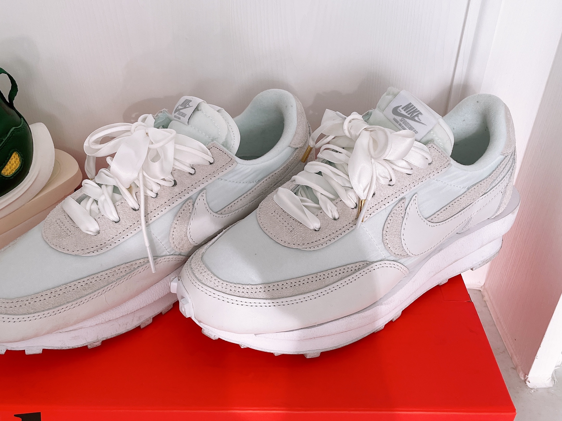 Nike x Sacai VaporWaffle Tour Yellow & Gorge Green Sail, Nike x Sacai VaporWaffle Royal Fuchsia 착용 스타일 - 4