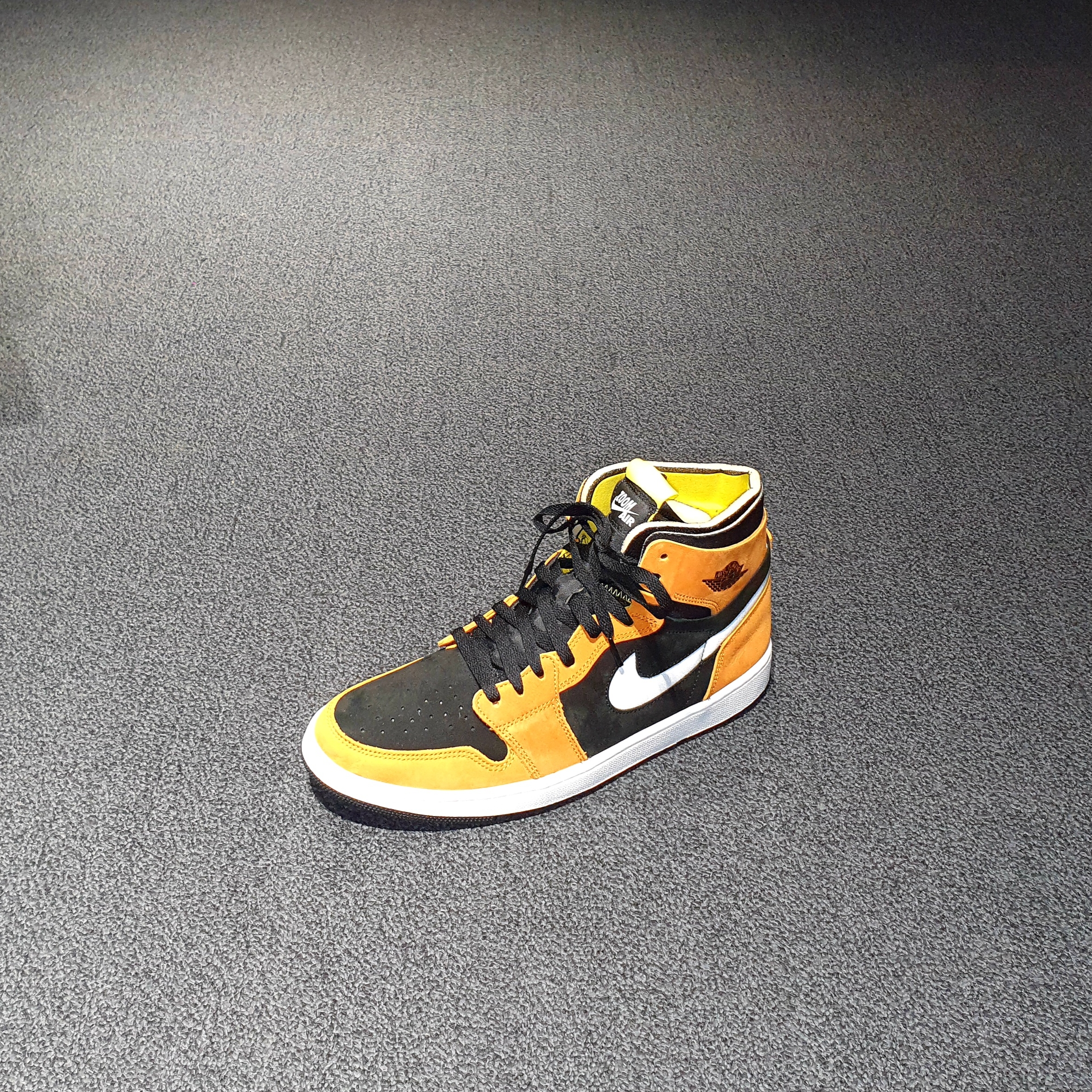 Jordan 1 Zoom Air CMFT Monarch Orange 착용 스타일