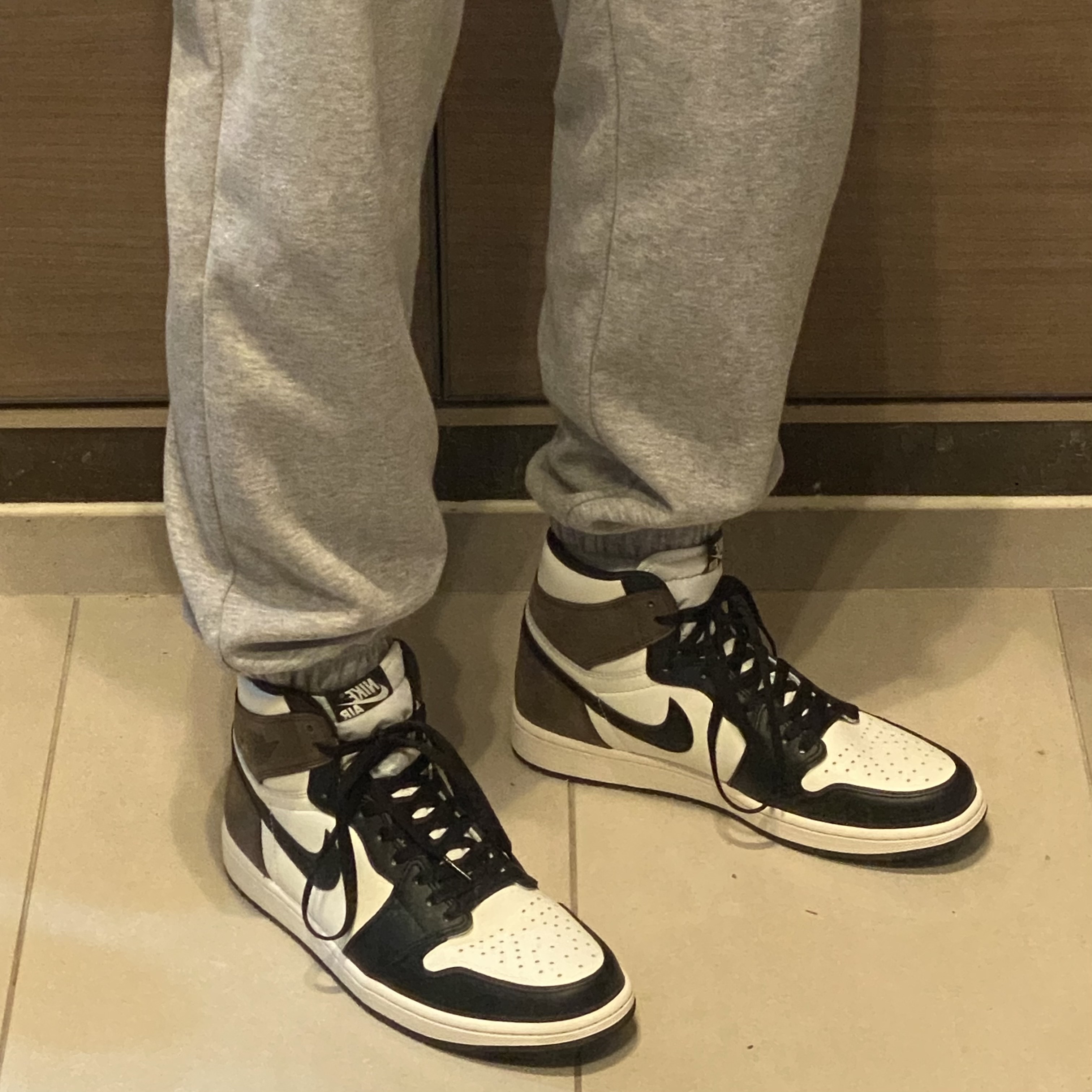 Jordan 1 Retro High OG Black Mocha 착용 스타일