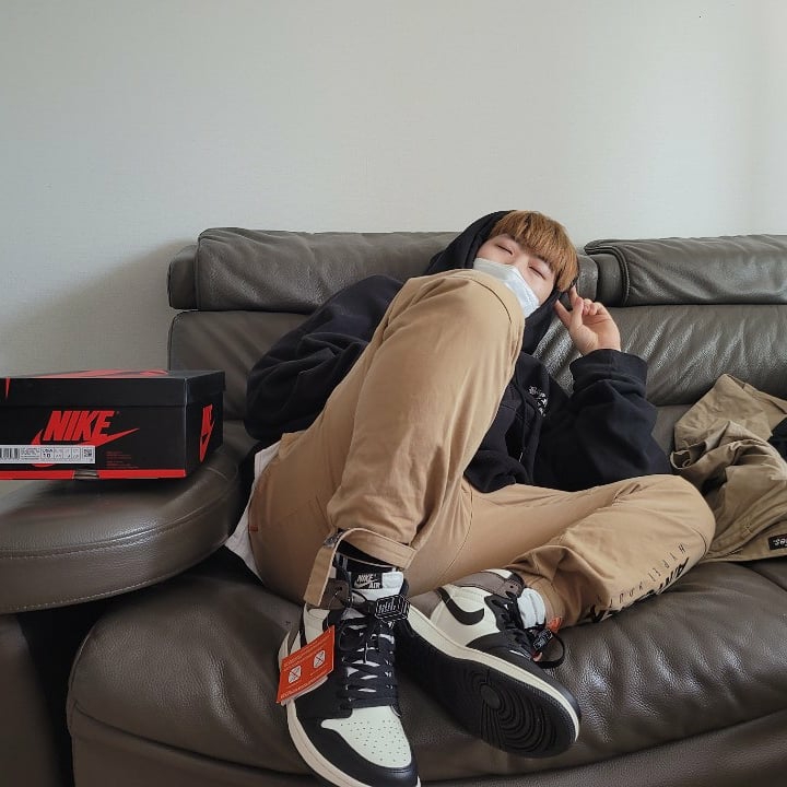 Jordan 1 Retro High OG Black Mocha 착용 스타일
