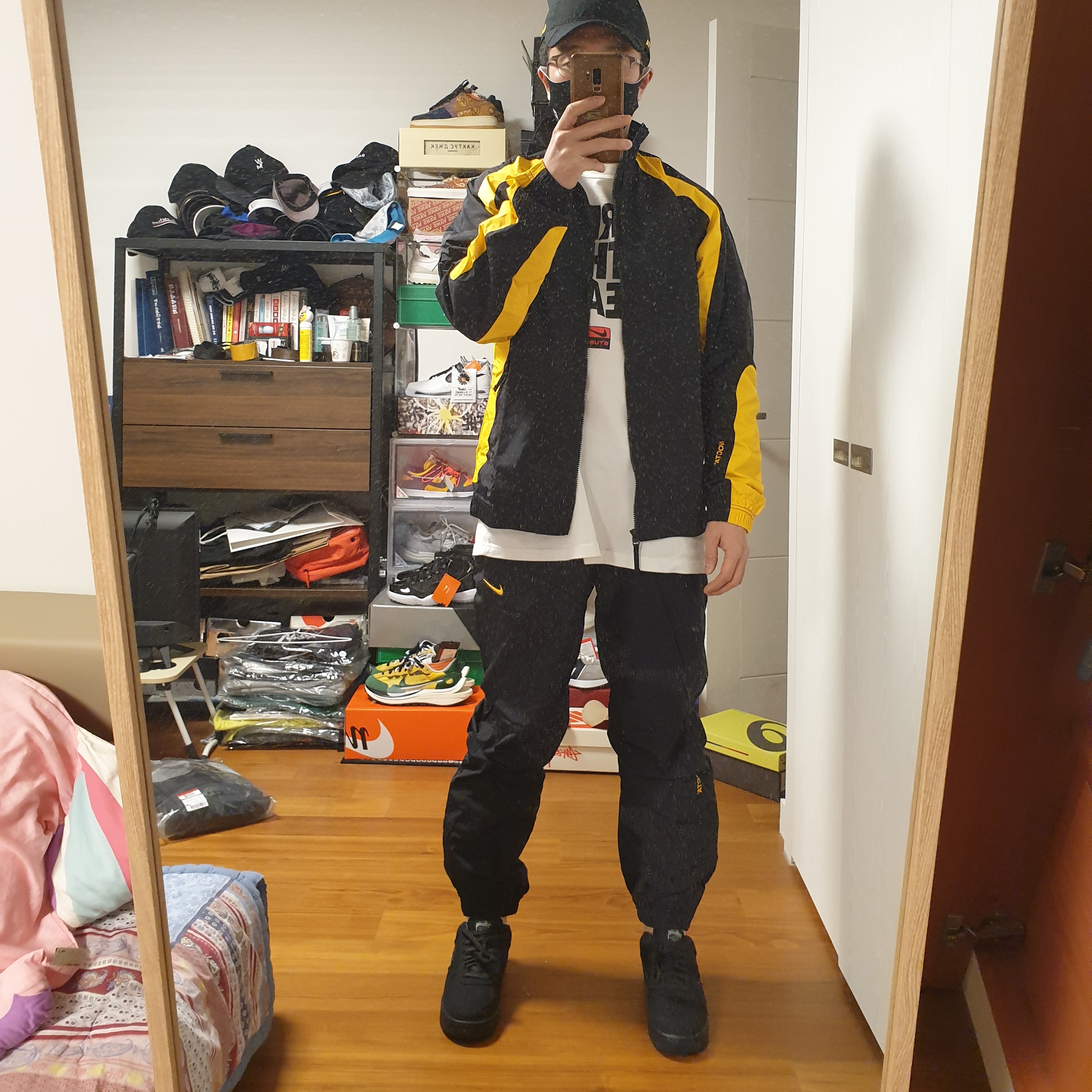 Nike x Drake Nocta Essential Cap Black, Nike x Stussy Air Force 1 Low Triple Black 착용 스타일 - 1