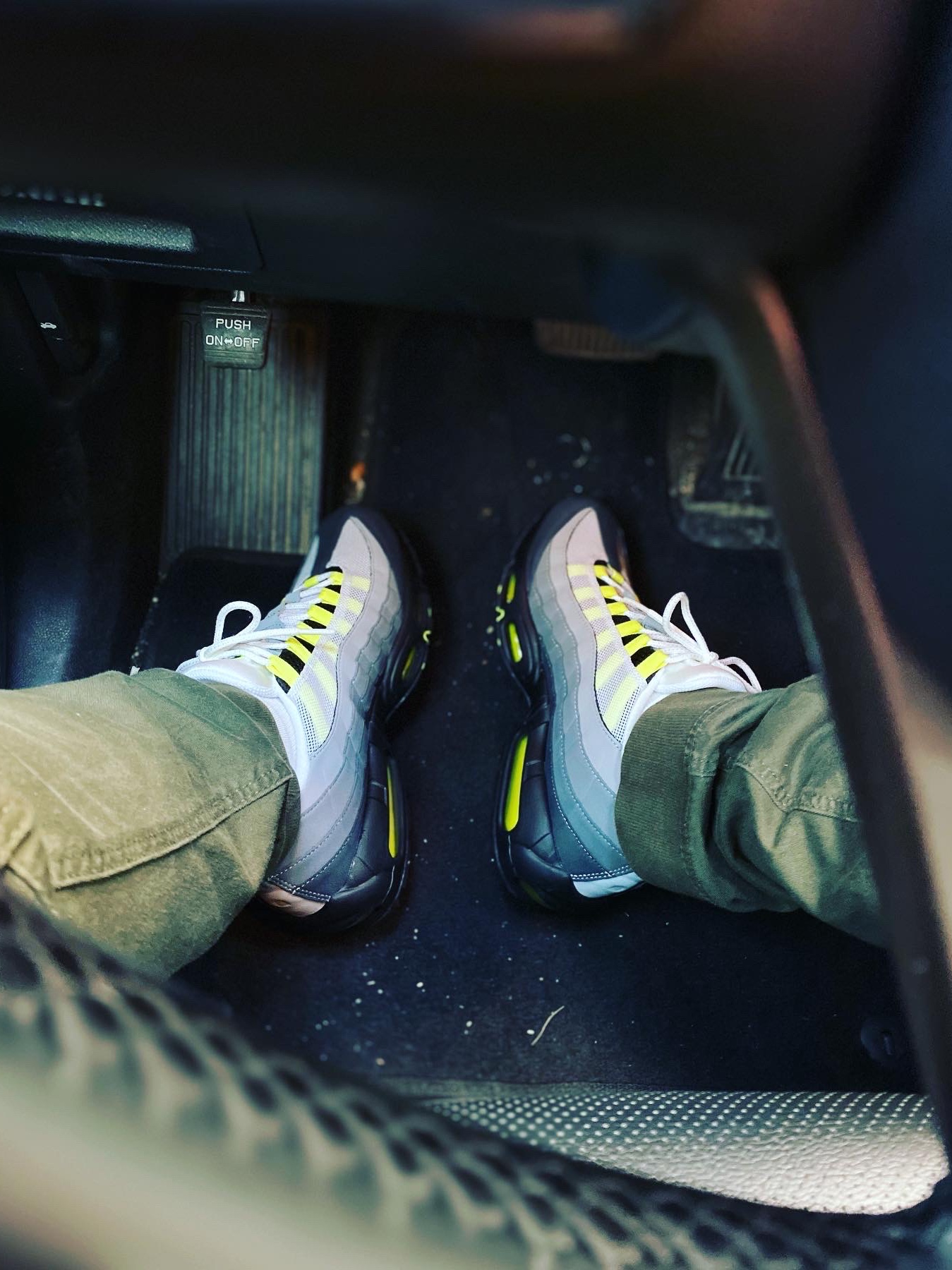 Nike Air Max 95 OG Neon Yellow 2020 착용 스타일 - 1