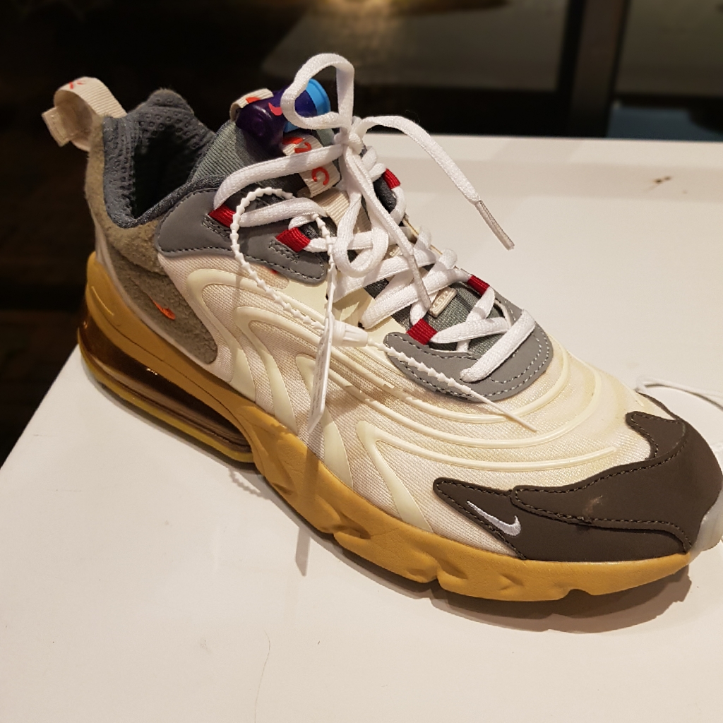 Nike x Travis Scott Air Max 270 React Cactus Trails 착용 스타일