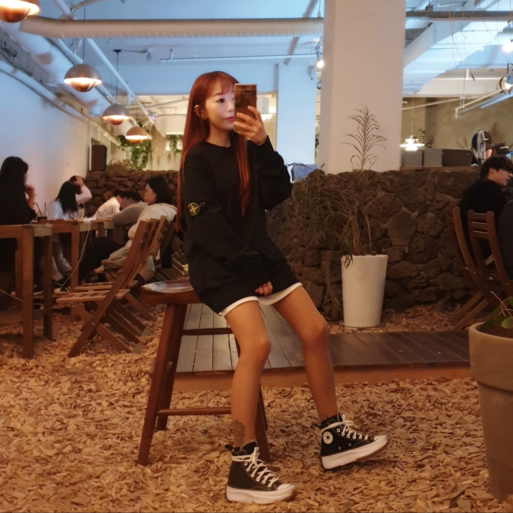 Converse Run Star Hike Hi Black White Gum 착용 스타일 - 3