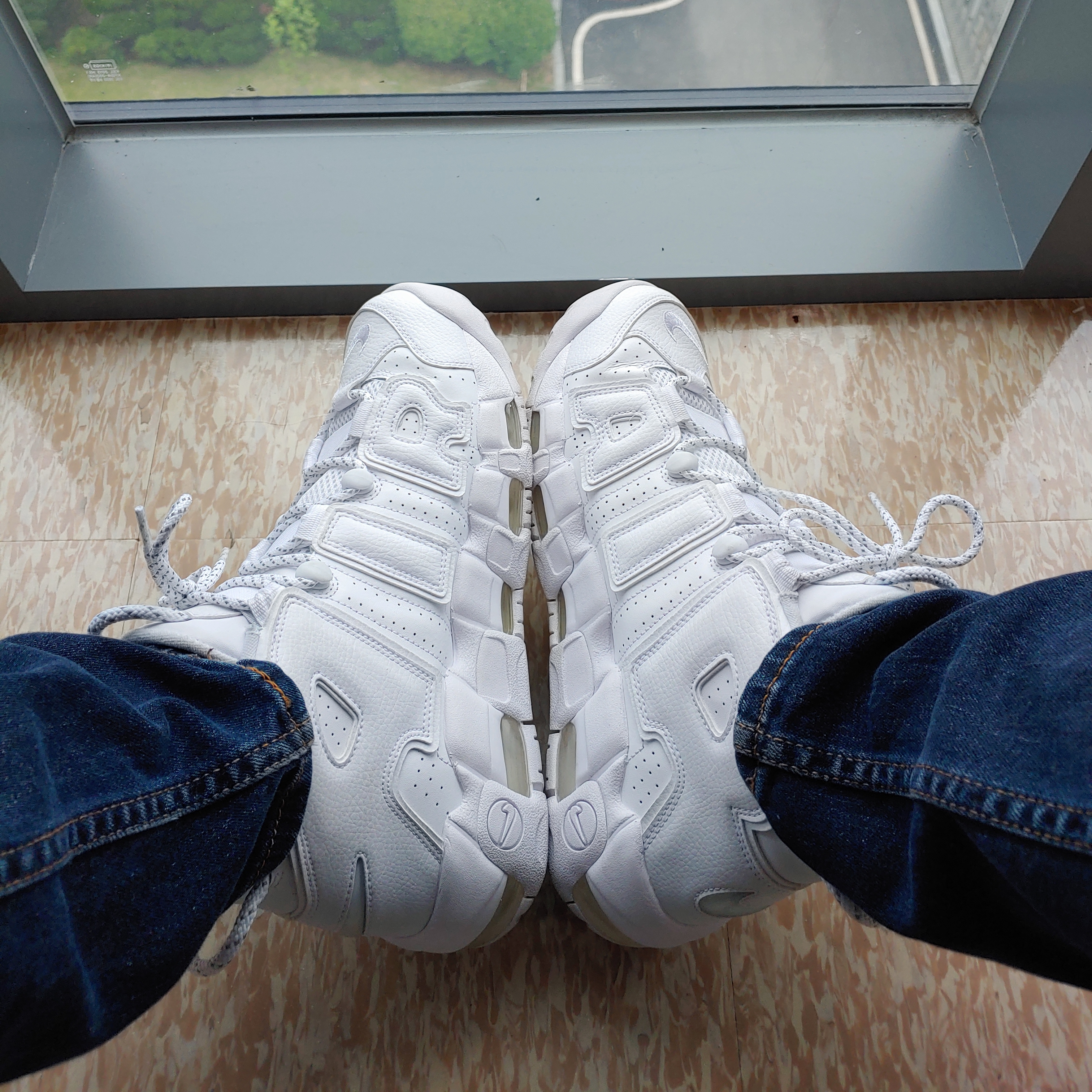 Nike Air More Uptempo Black White 2016, Nike Air More Uptempo Triple White 착용 스타일 - 2