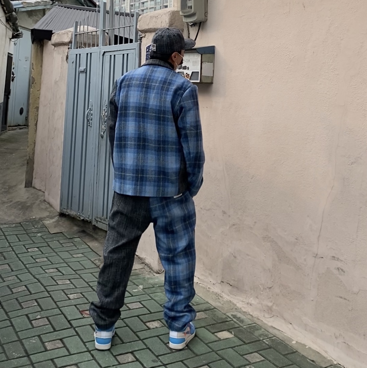 Jordan 1 x Off-White Retro High University Blue 착용 스타일 - 2