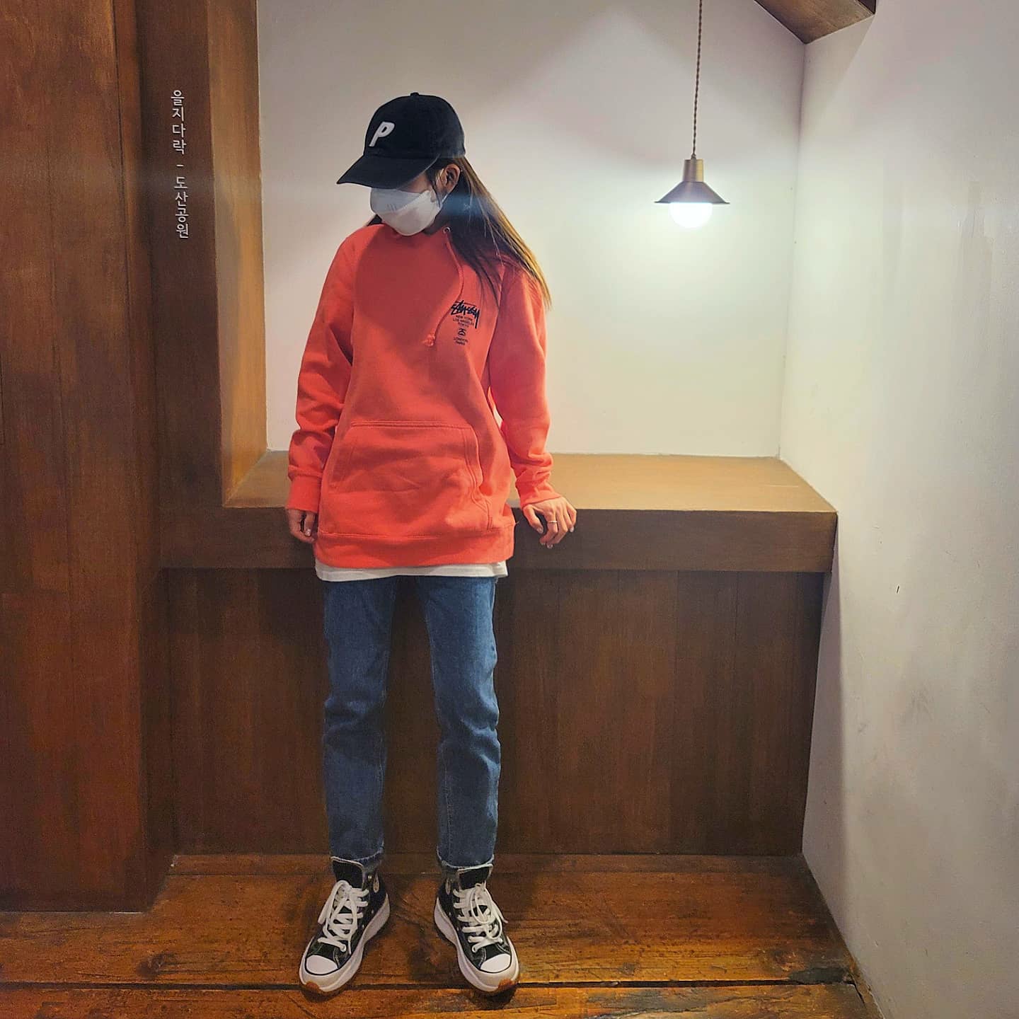 Converse Run Star Hike Hi Black White Gum 착용 스타일 - 5