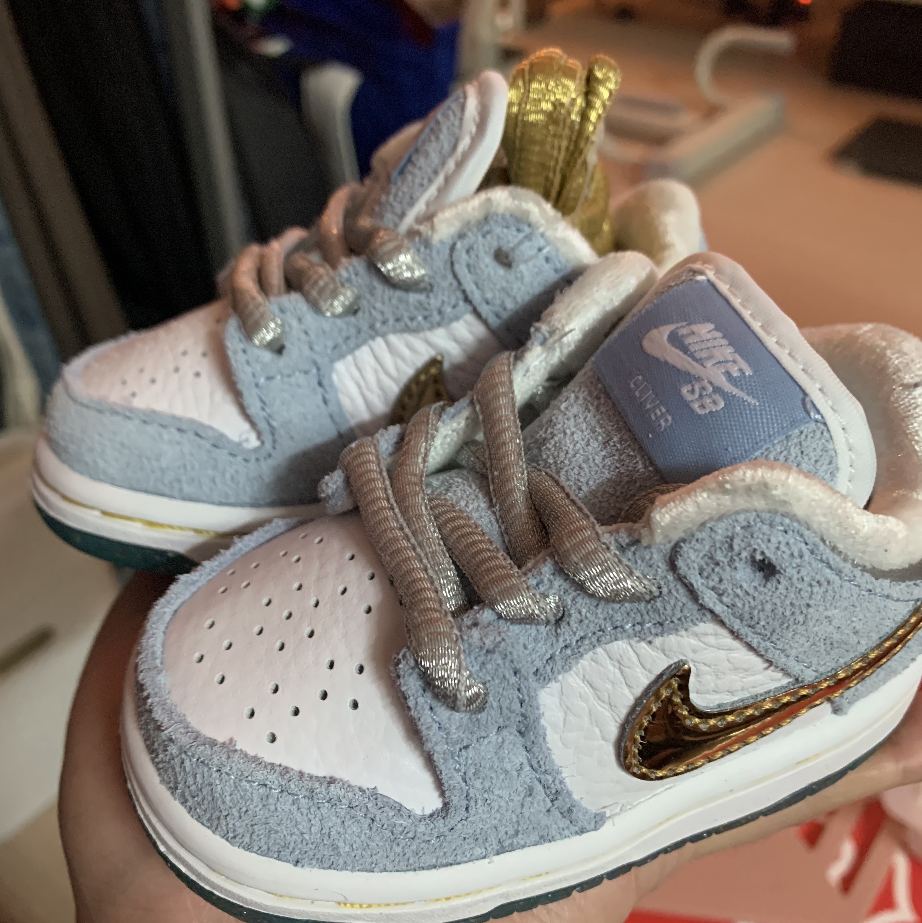 (TD) Nike x Sean Cliver SB Dunk Low Holiday Special 착용 스타일