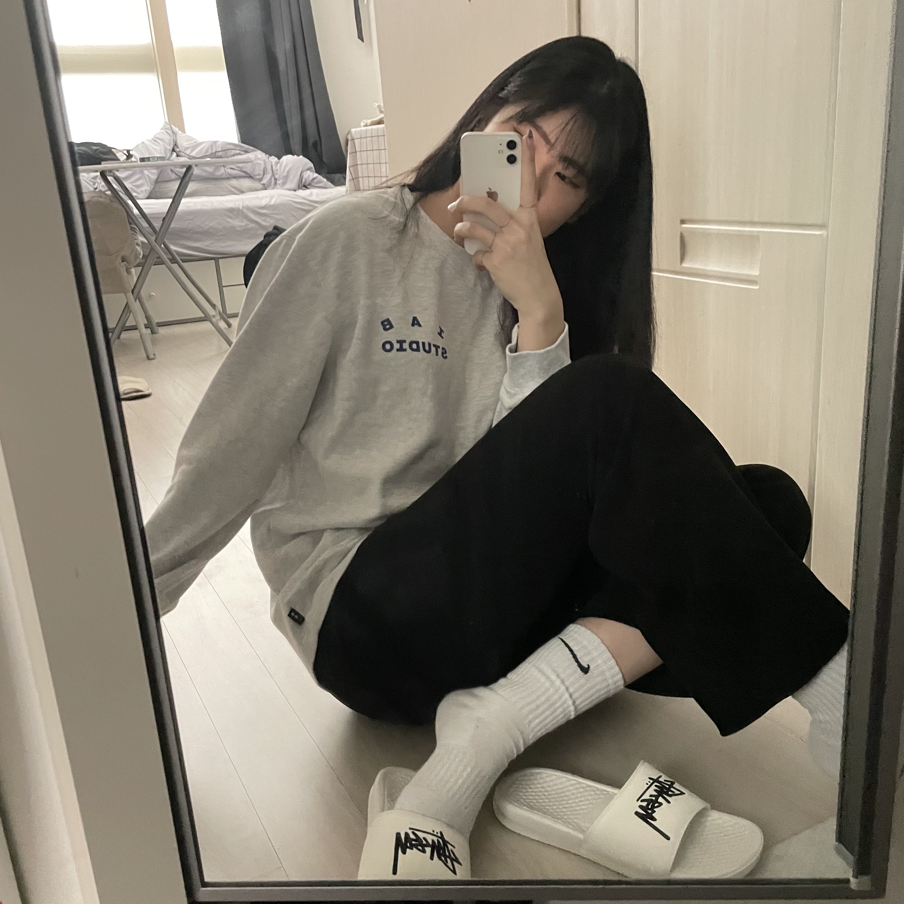 IAB Studio Long Sleeve Light Gray, Nike x Stussy Benassi Slide Sail 착용 스타일
