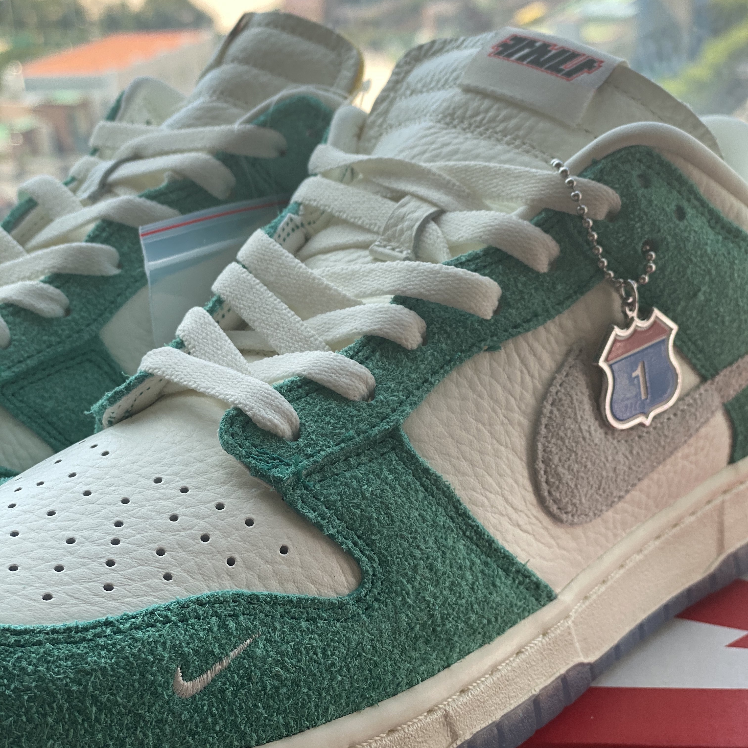Nike x Kasina Dunk Low Road Sign - Kasina Exclusive 착용 스타일 - 3