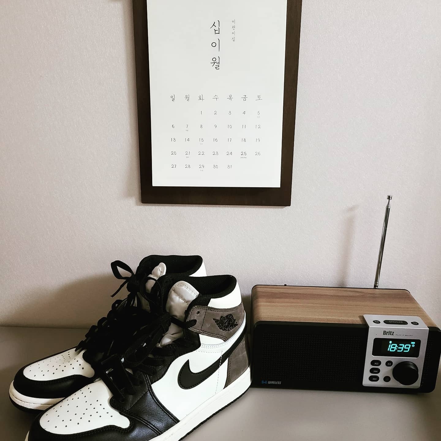 Jordan 1 Retro High OG Black Mocha 착용 스타일