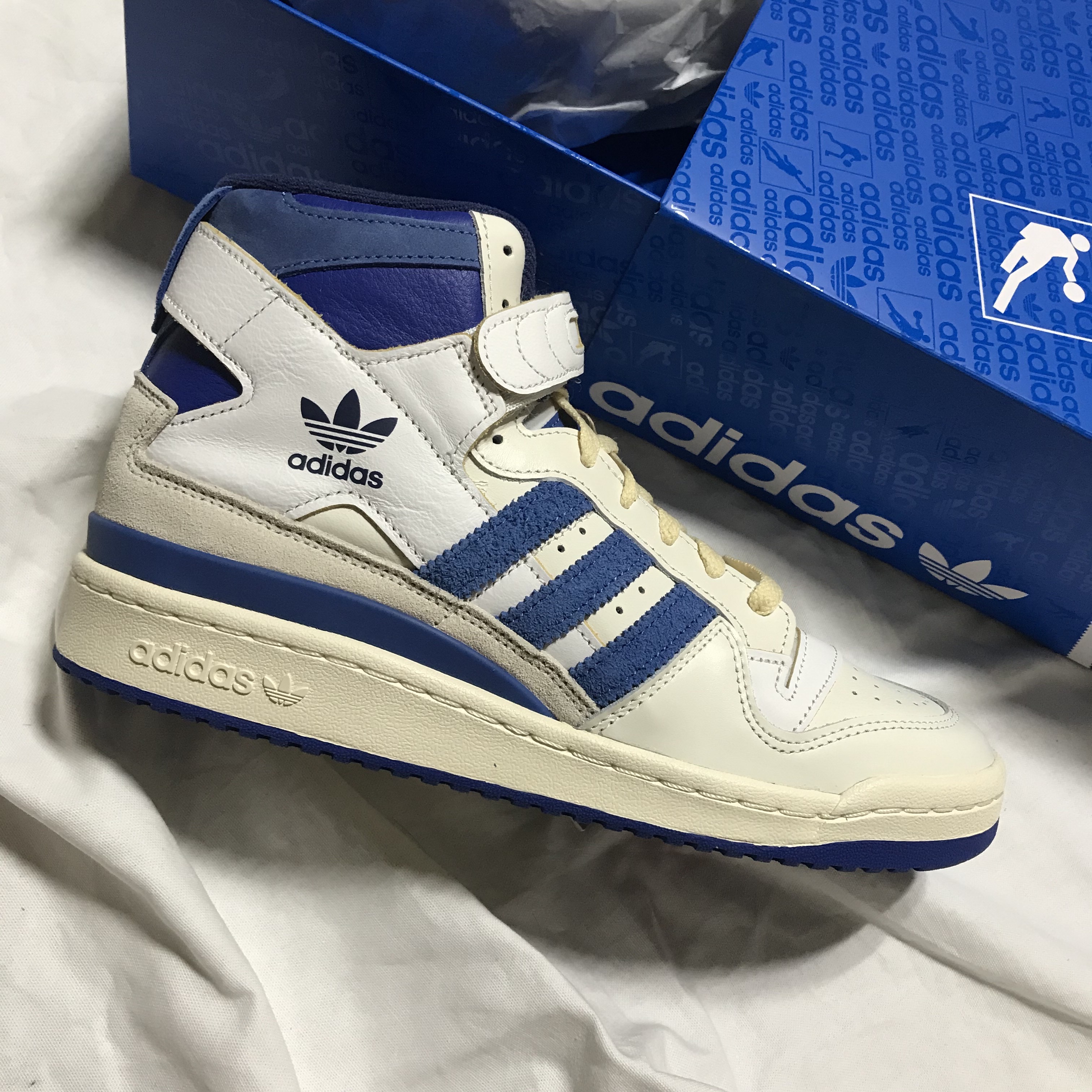 Adidas OG Forum 84 High Blue Thread 착용 스타일