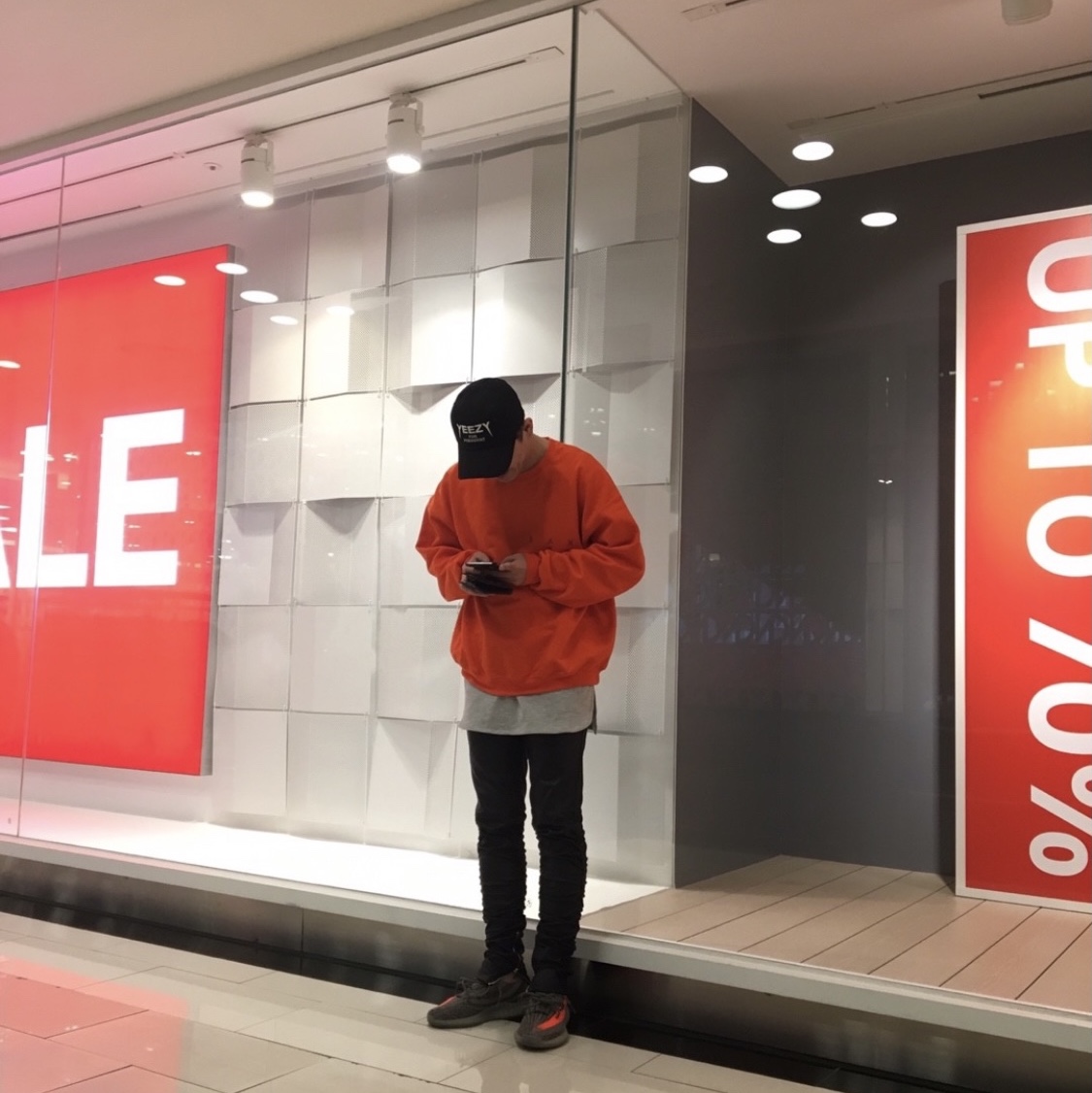 Adidas Yeezy Boost 350 V2 Beluga 착용 스타일