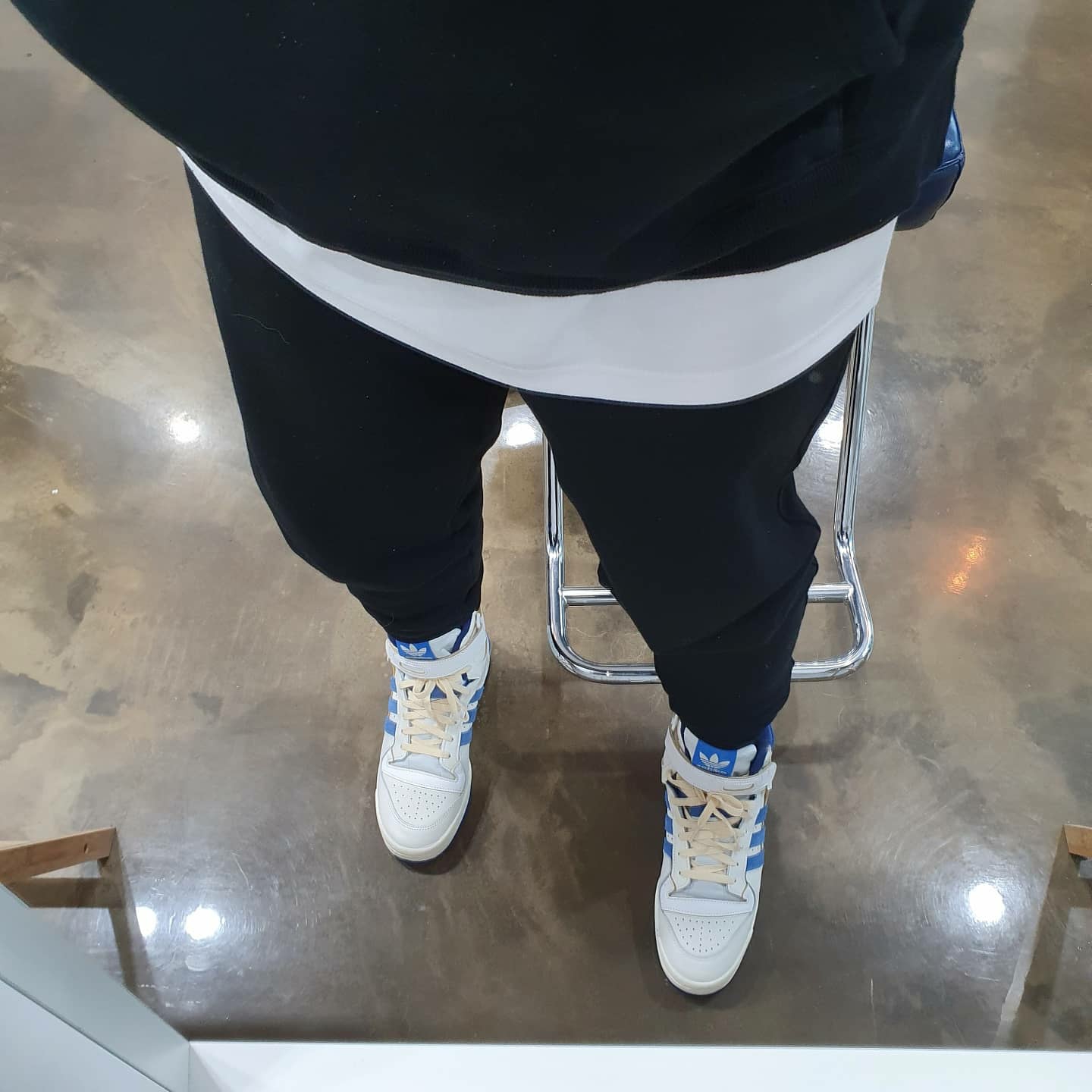 Adidas OG Forum 84 High Blue Thread 착용 스타일 - 1