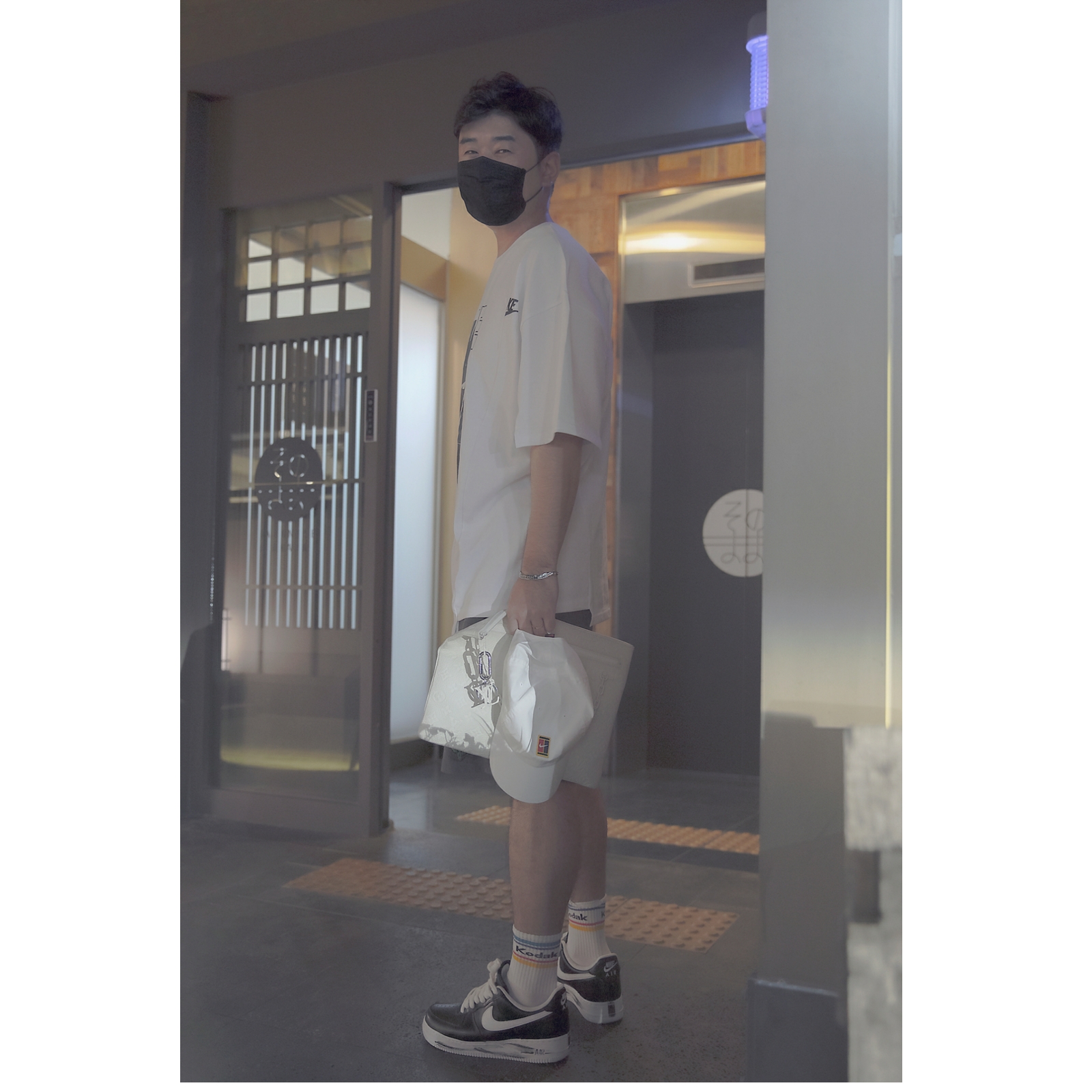 Nike x Peaceminusone Air Force 1 Low Para-Noise 착용 스타일