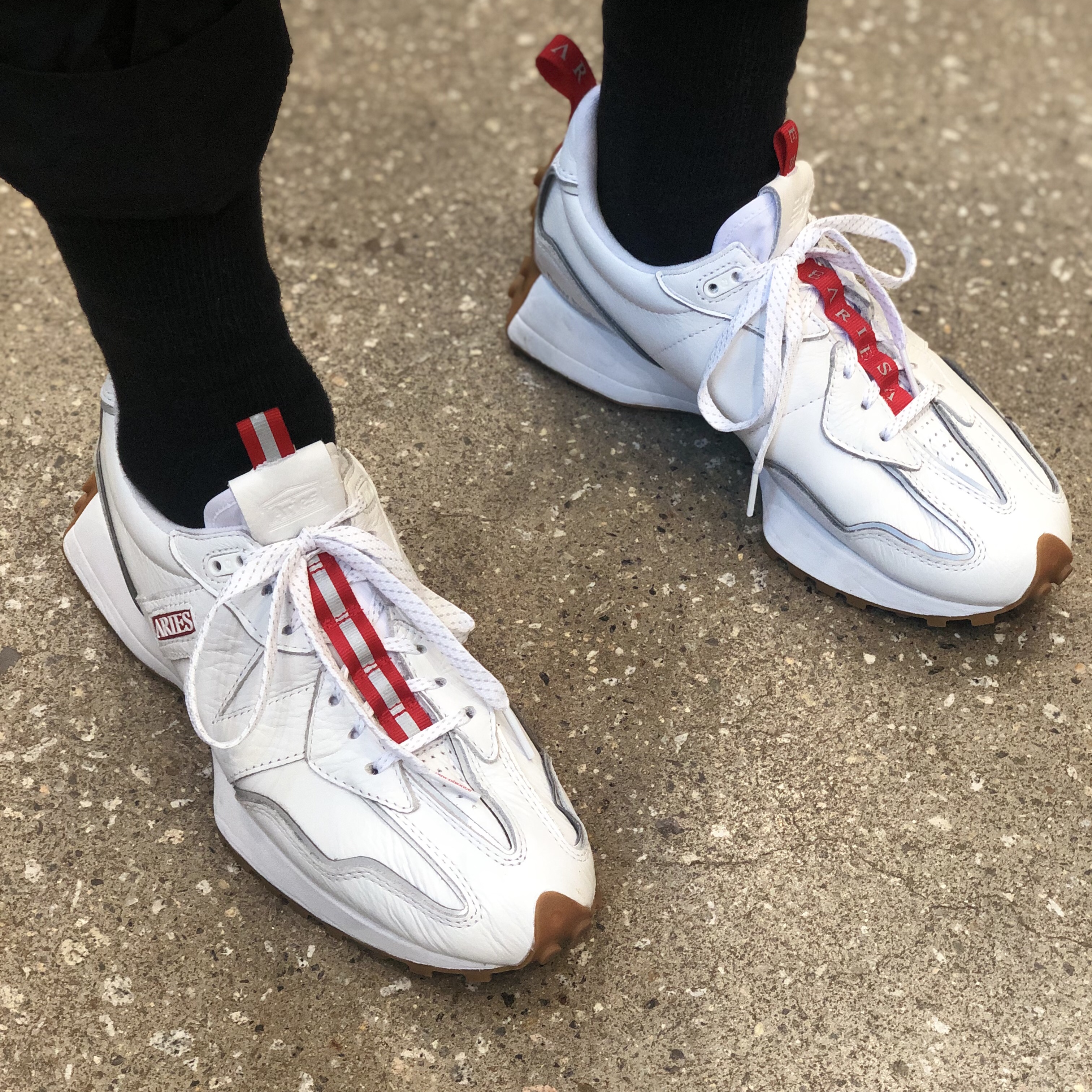 New Balance x Aries 327 White 착용 스타일