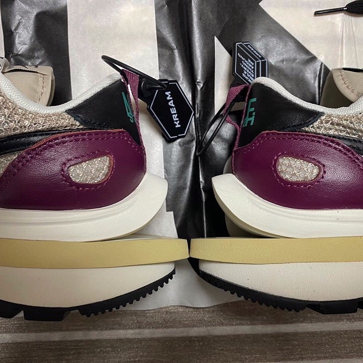 Nike x Sacai VaporWaffle String & Black Villain Red 착용 스타일 - 4