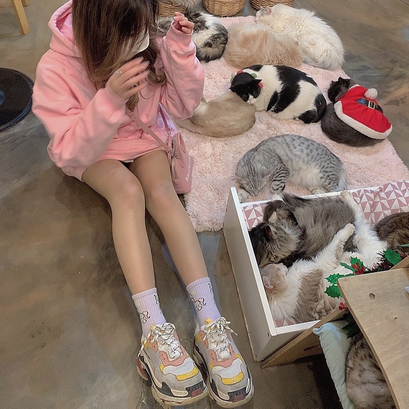 (W) Balenciaga Triple S White Yellow 2018 착용 스타일 - 1