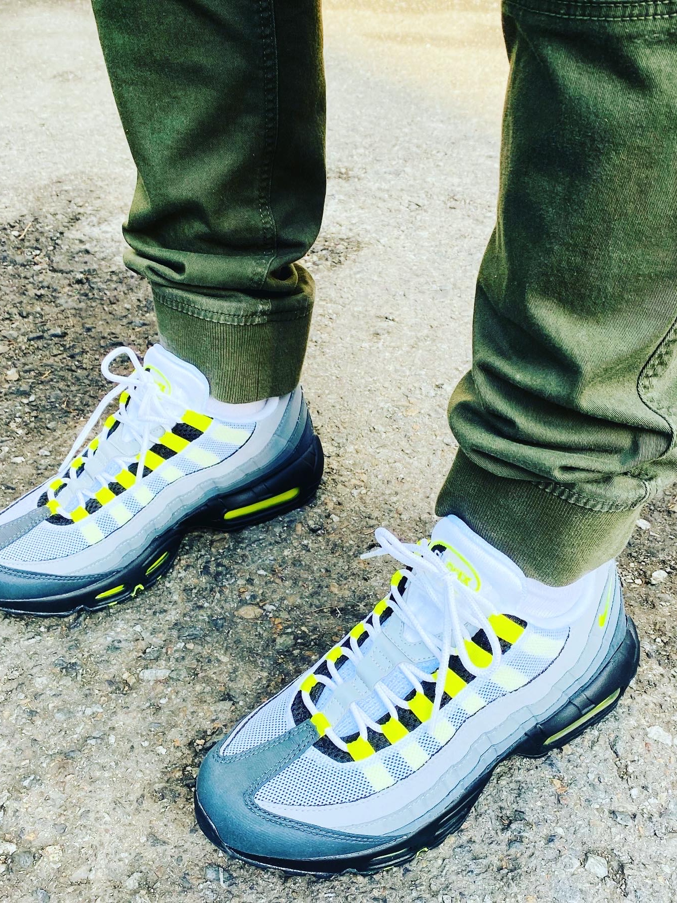 Nike Air Max 95 OG Neon Yellow 2020 착용 스타일 - 2