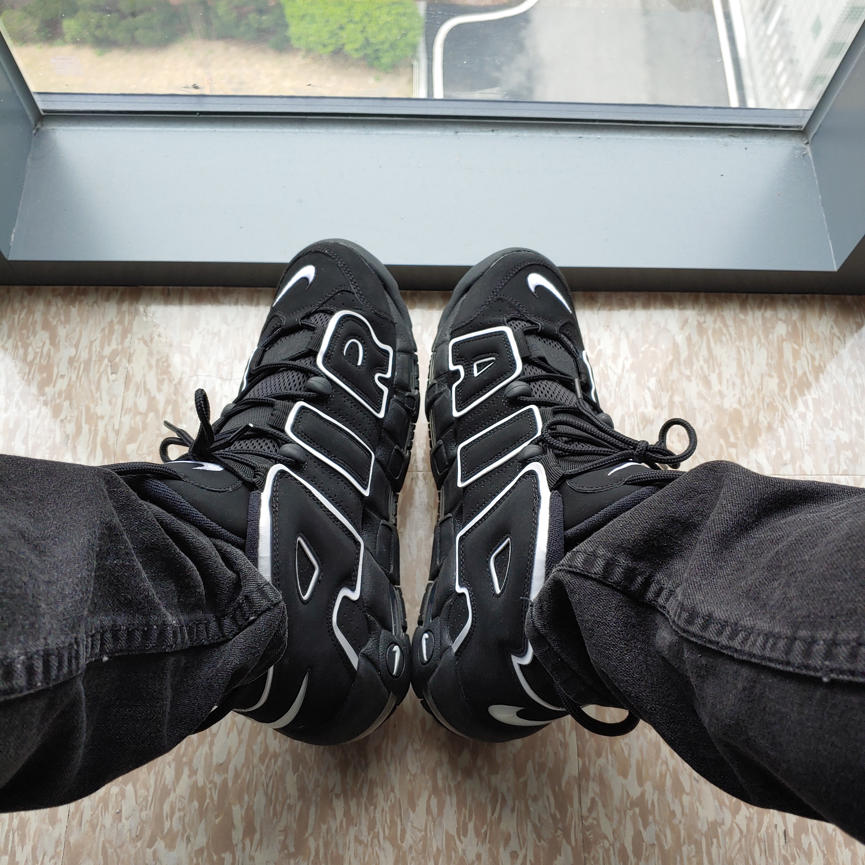 Nike Air More Uptempo Black White 2016, Nike Air More Uptempo Triple White 착용 스타일 - 1