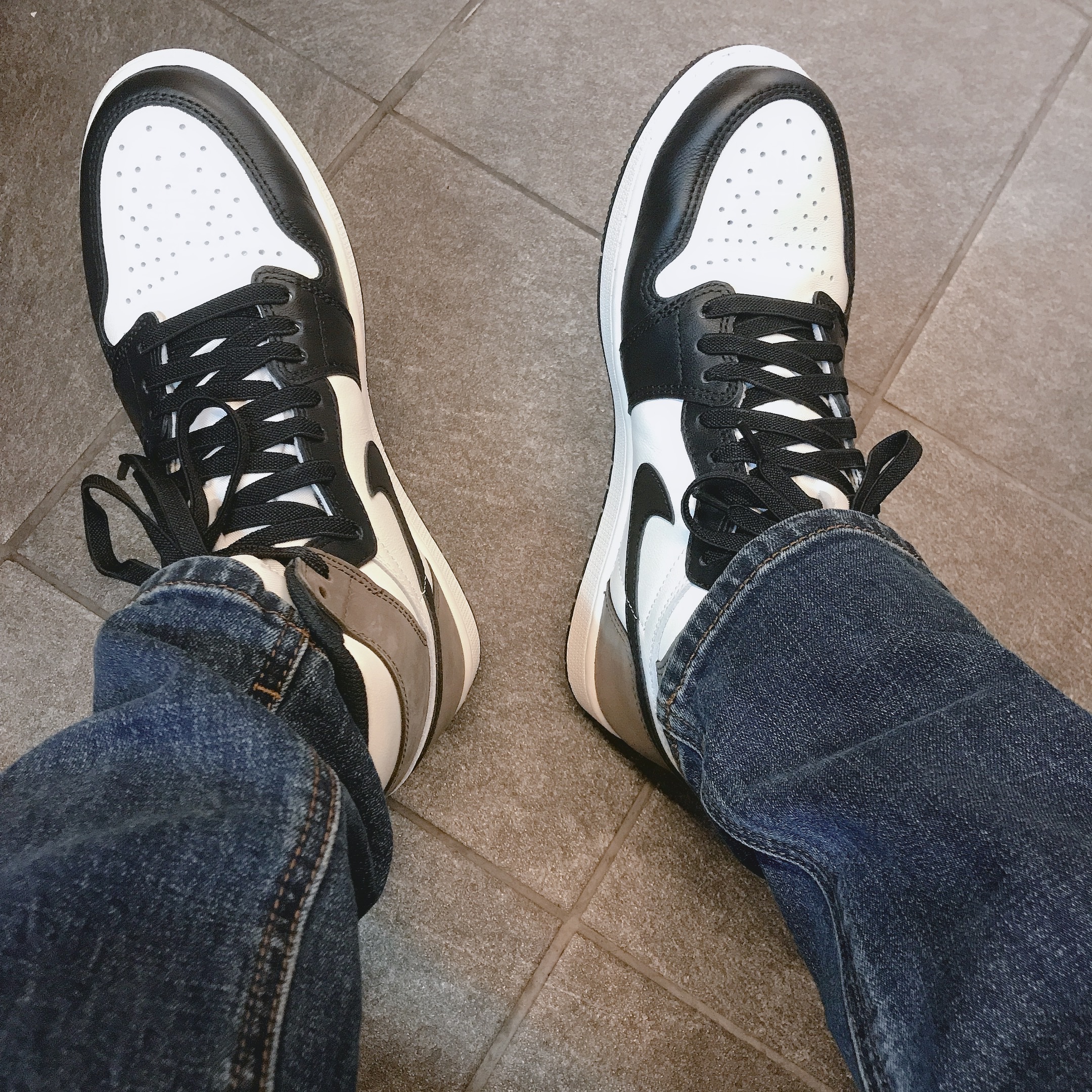 Jordan 1 Retro High OG Black Mocha 착용 스타일
