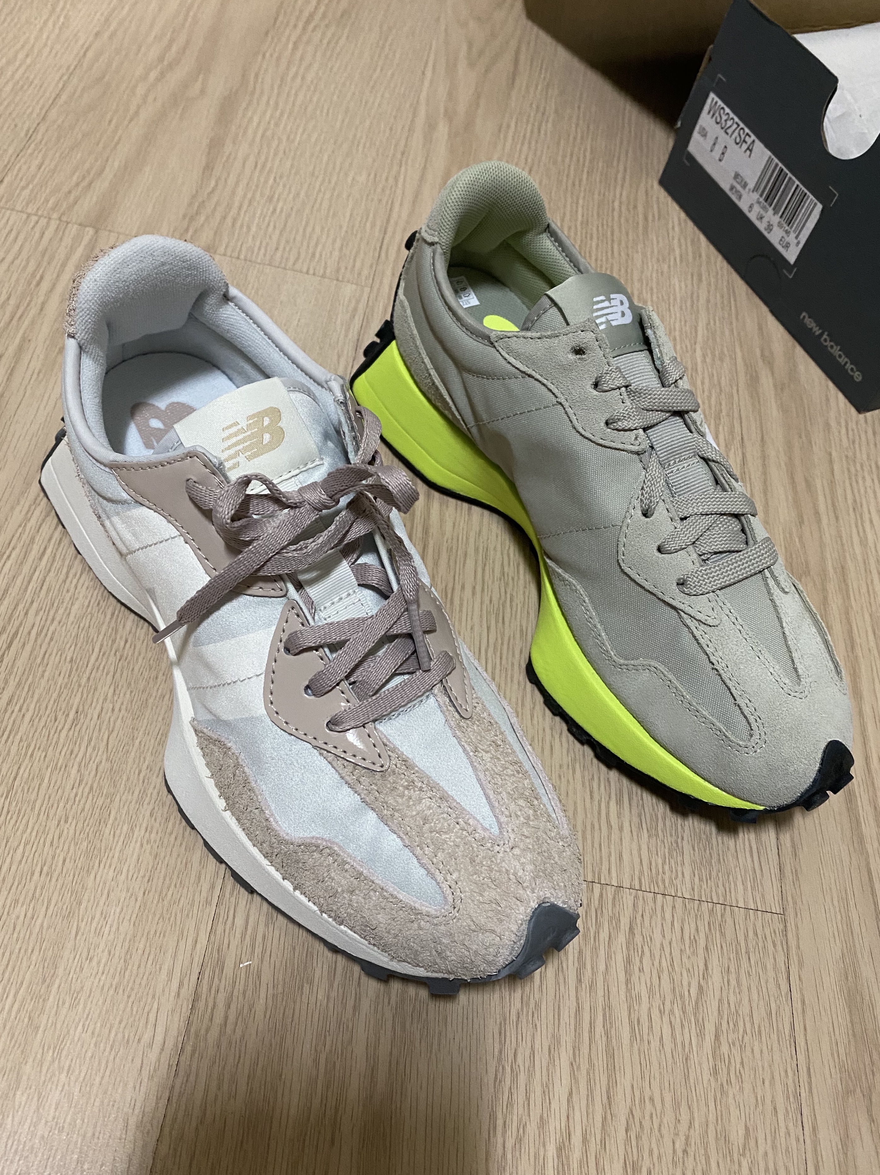 New Balance 327 Grey Oak Lemon Slush, (W) New Balance 327 Grey Beige 착용 스타일 - 2