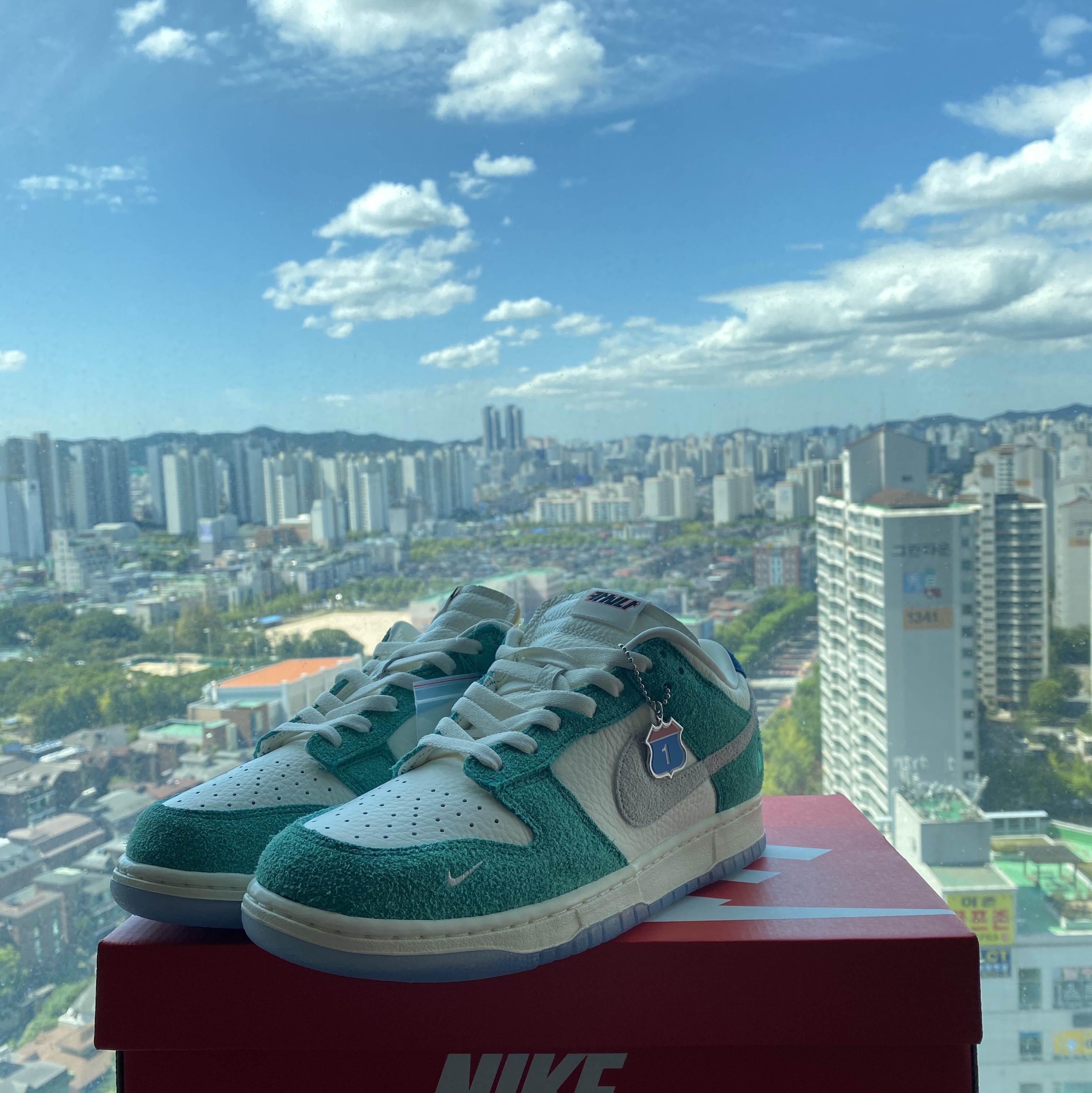 Nike x Kasina Dunk Low Road Sign - Kasina Exclusive 착용 스타일 - 2
