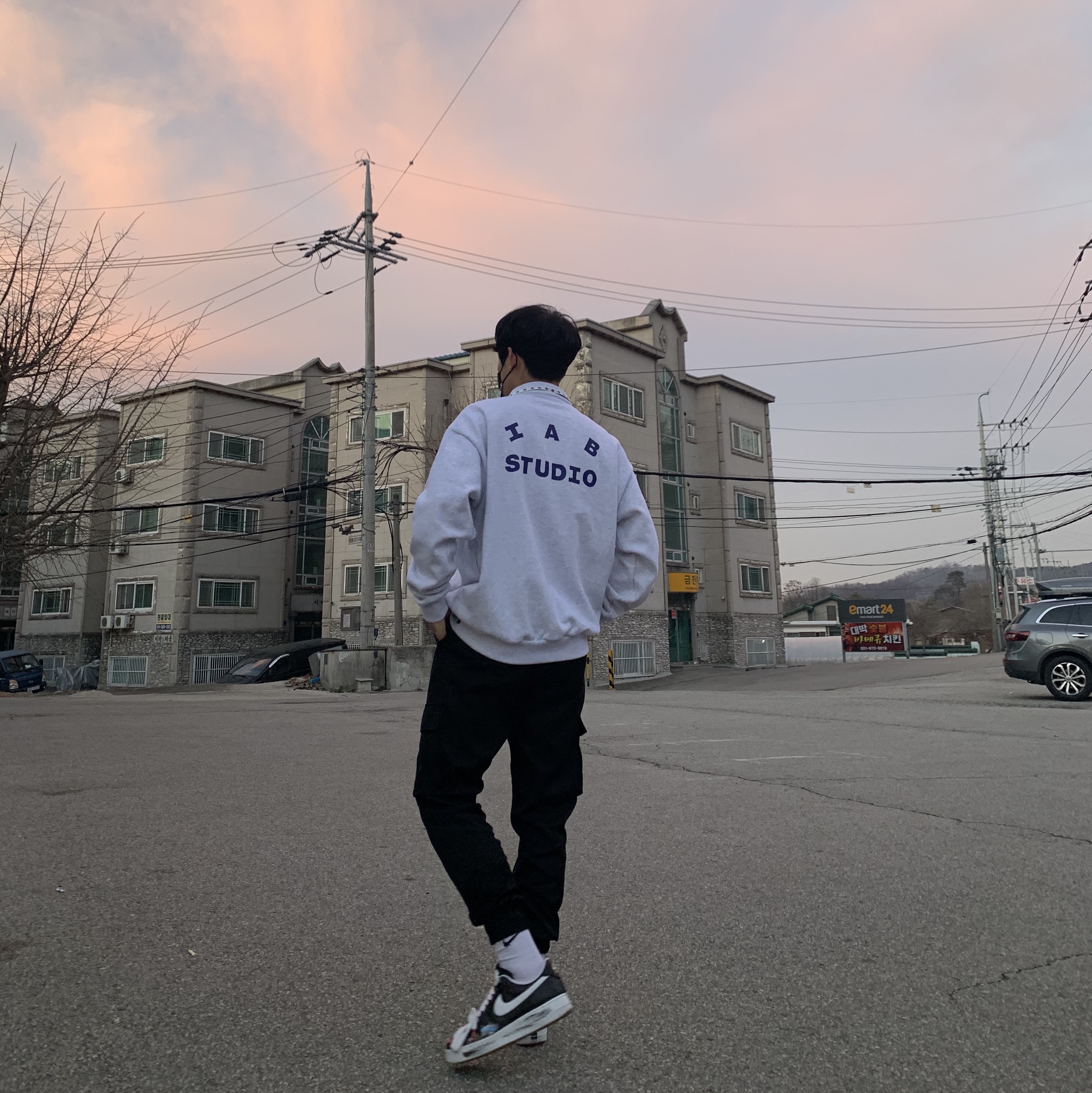 Nike x Peaceminusone Air Force 1 Low Para-Noise, IAB Studio Half Zip Pullover Light Gray 착용 스타일