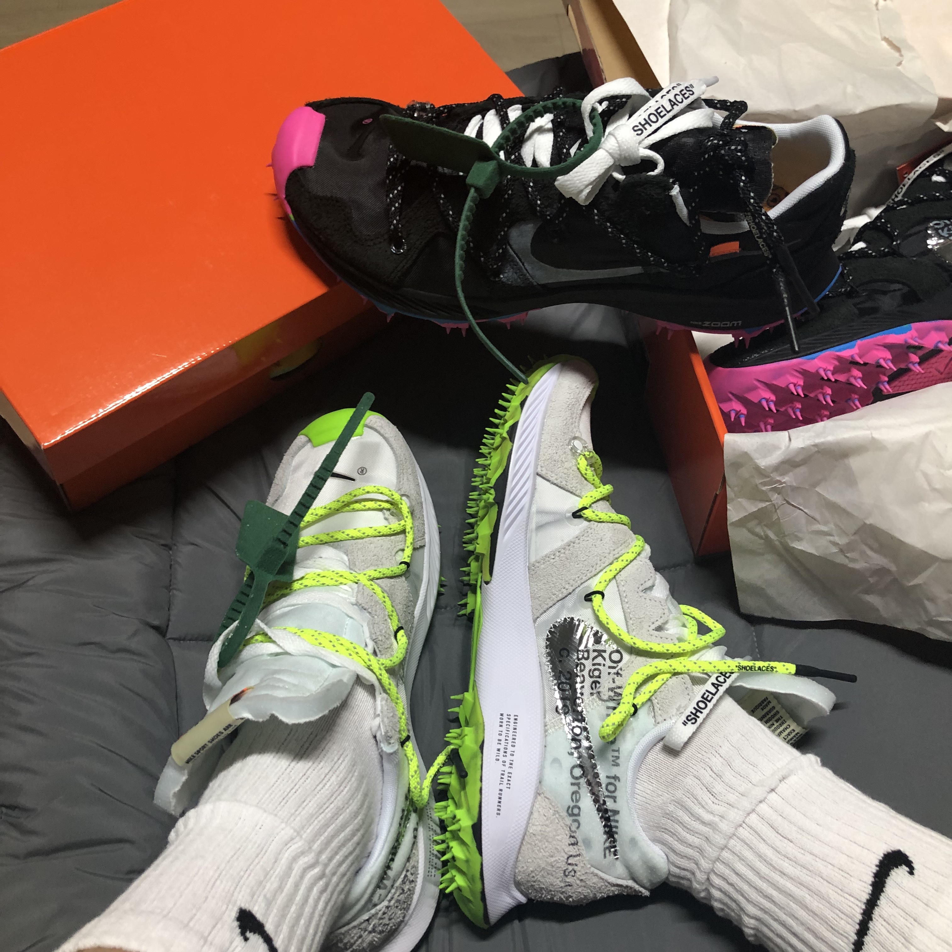 (W) Nike x Off-White Zoom Terra Kiger 5 White, (W) Nike x Off-White Zoom Terra Kiger 5 Black 착용 스타일