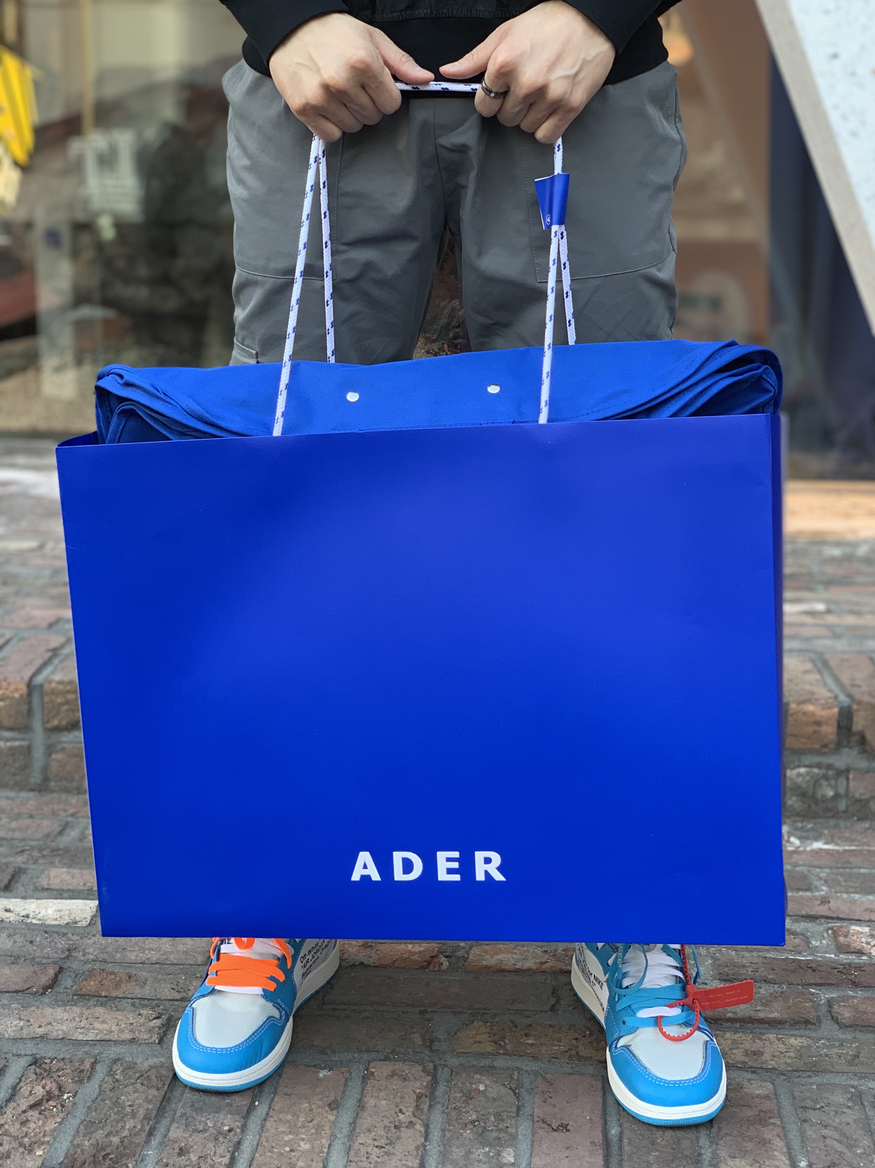 Jordan 1 x Off-White Retro High University Blue 착용 스타일