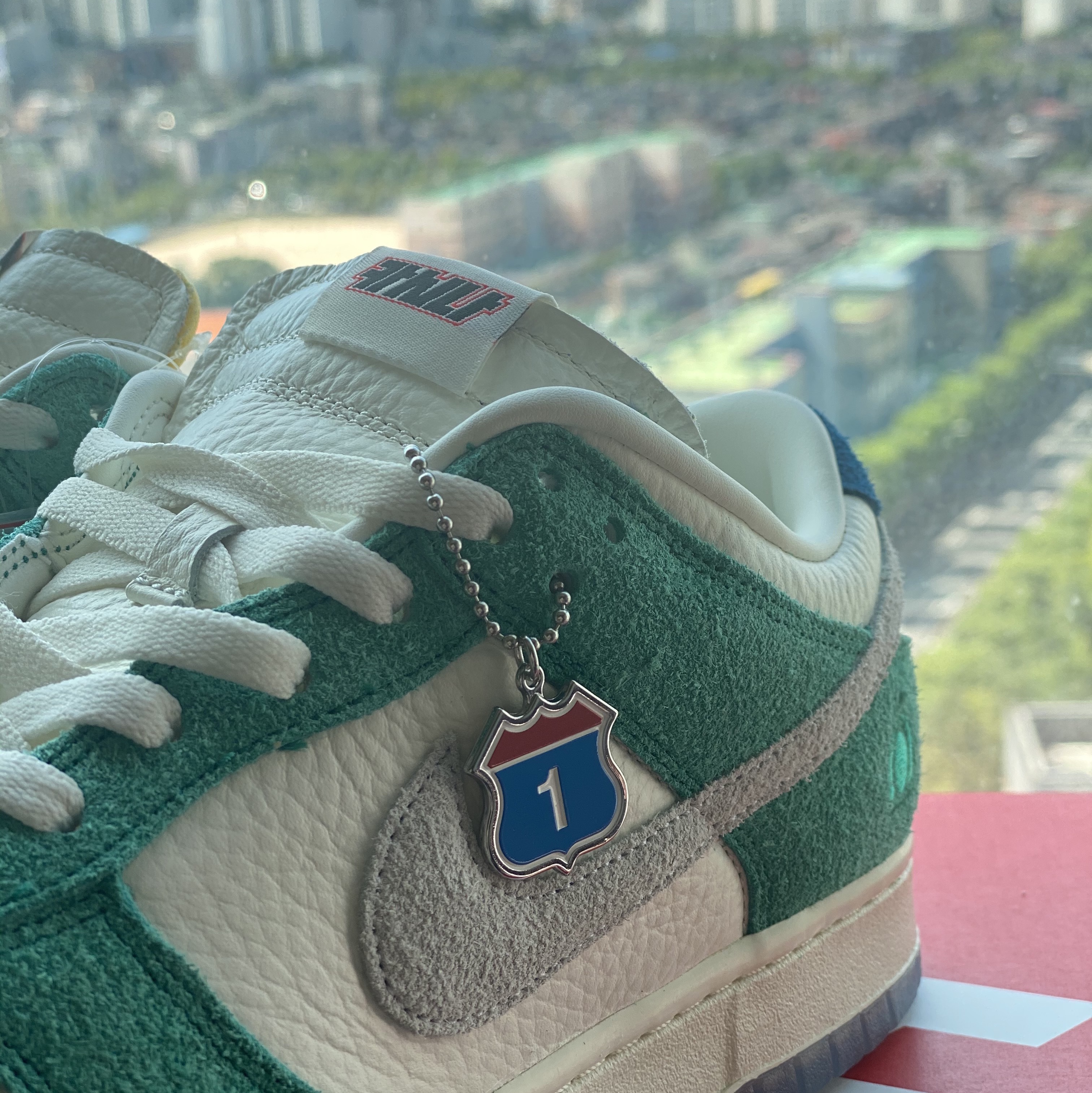 Nike x Kasina Dunk Low Road Sign - Kasina Exclusive 착용 스타일 - 4