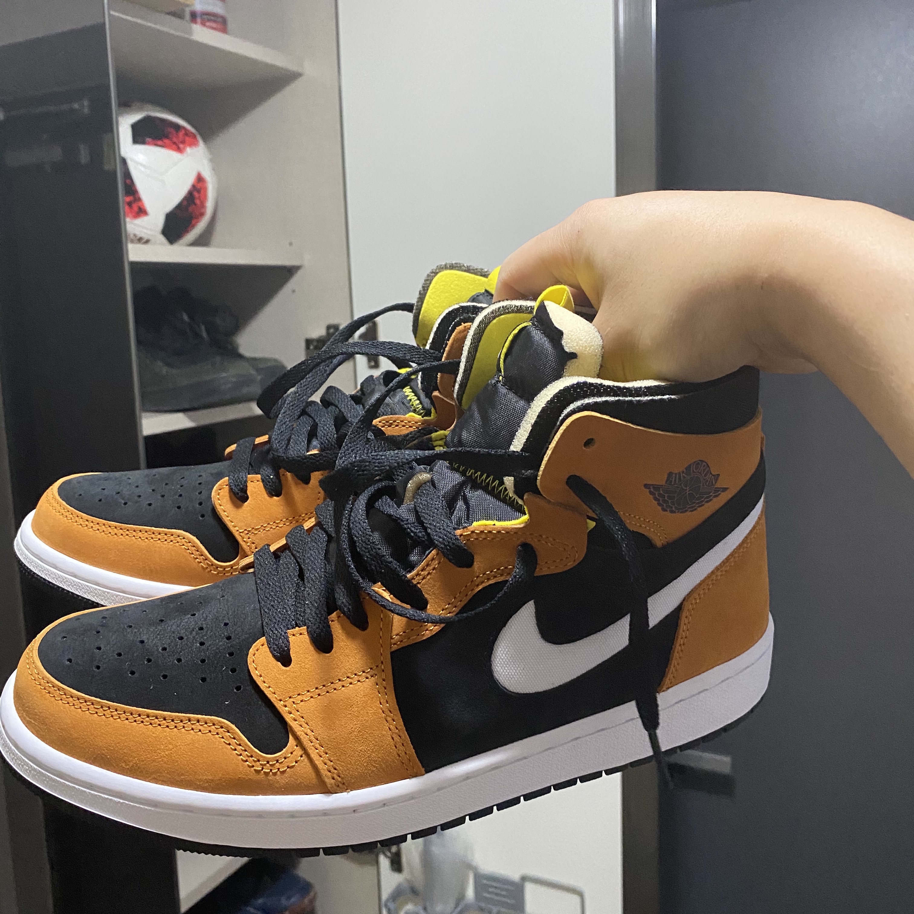 Jordan 1 Zoom Air CMFT Monarch Orange 착용 스타일
