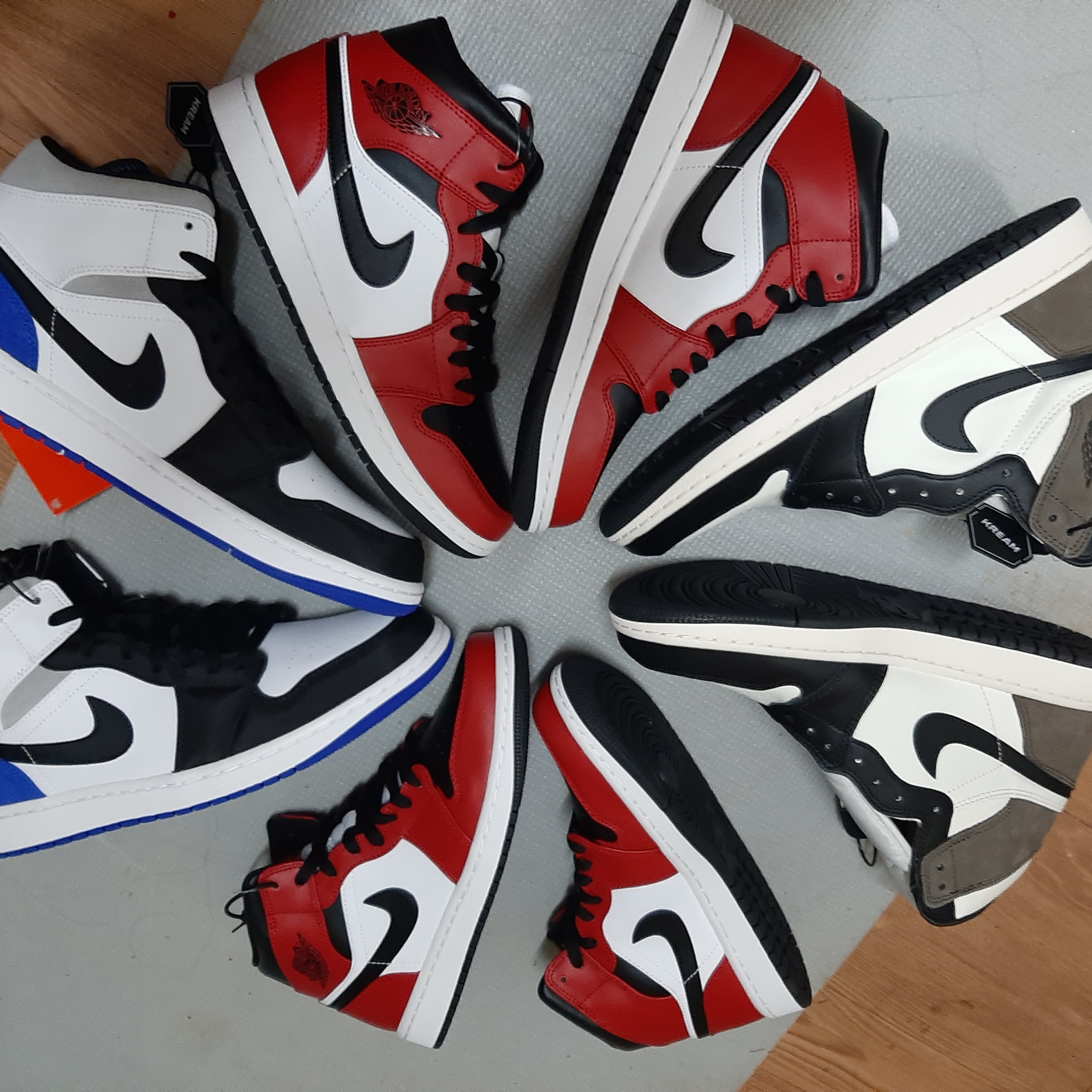 Jordan 1 Mid Bred Banned 2020, Jordan 1 Retro High OG Black Mocha 착용 스타일 - 4