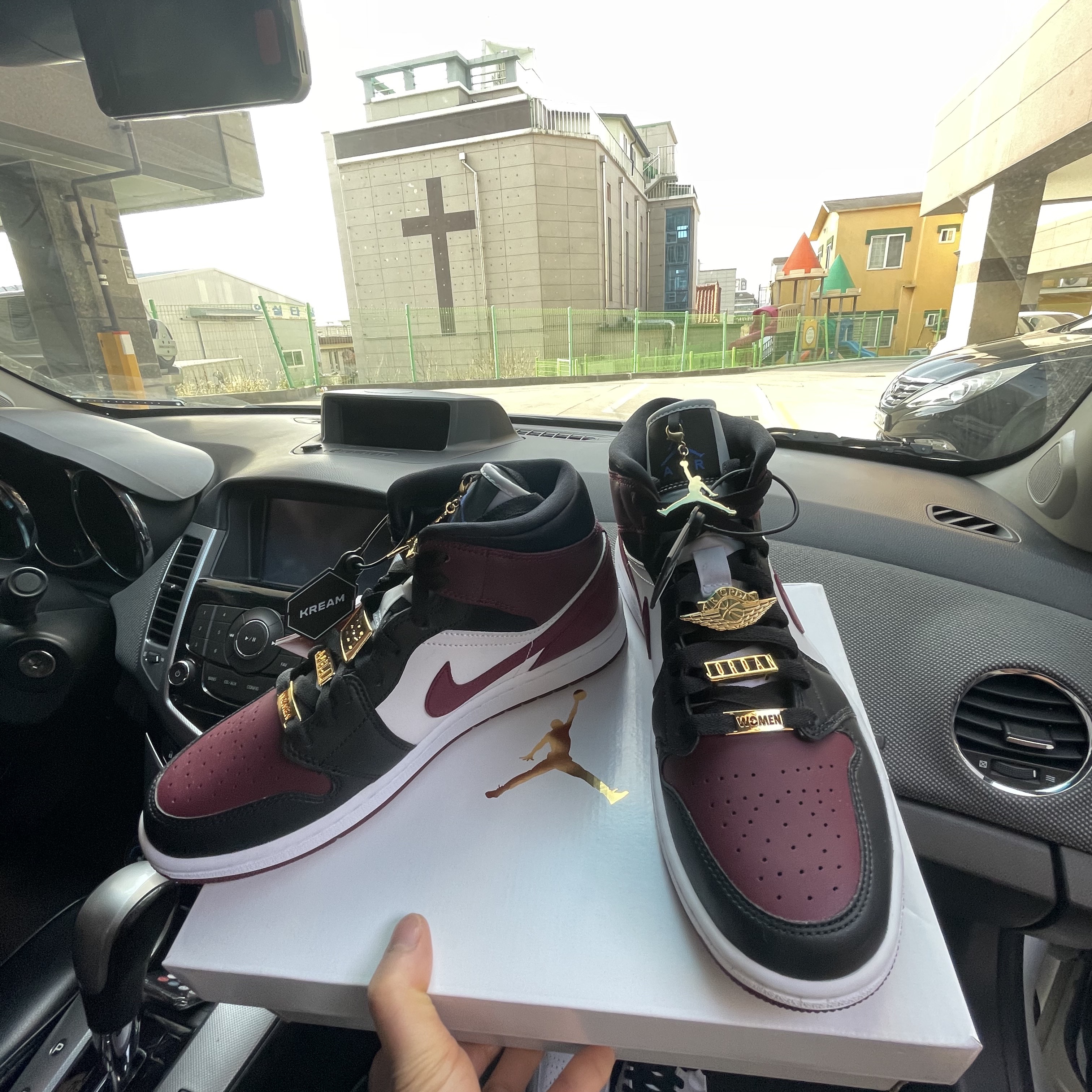 (W) Jordan 1 Mid SE Dark Beetroot 착용 스타일