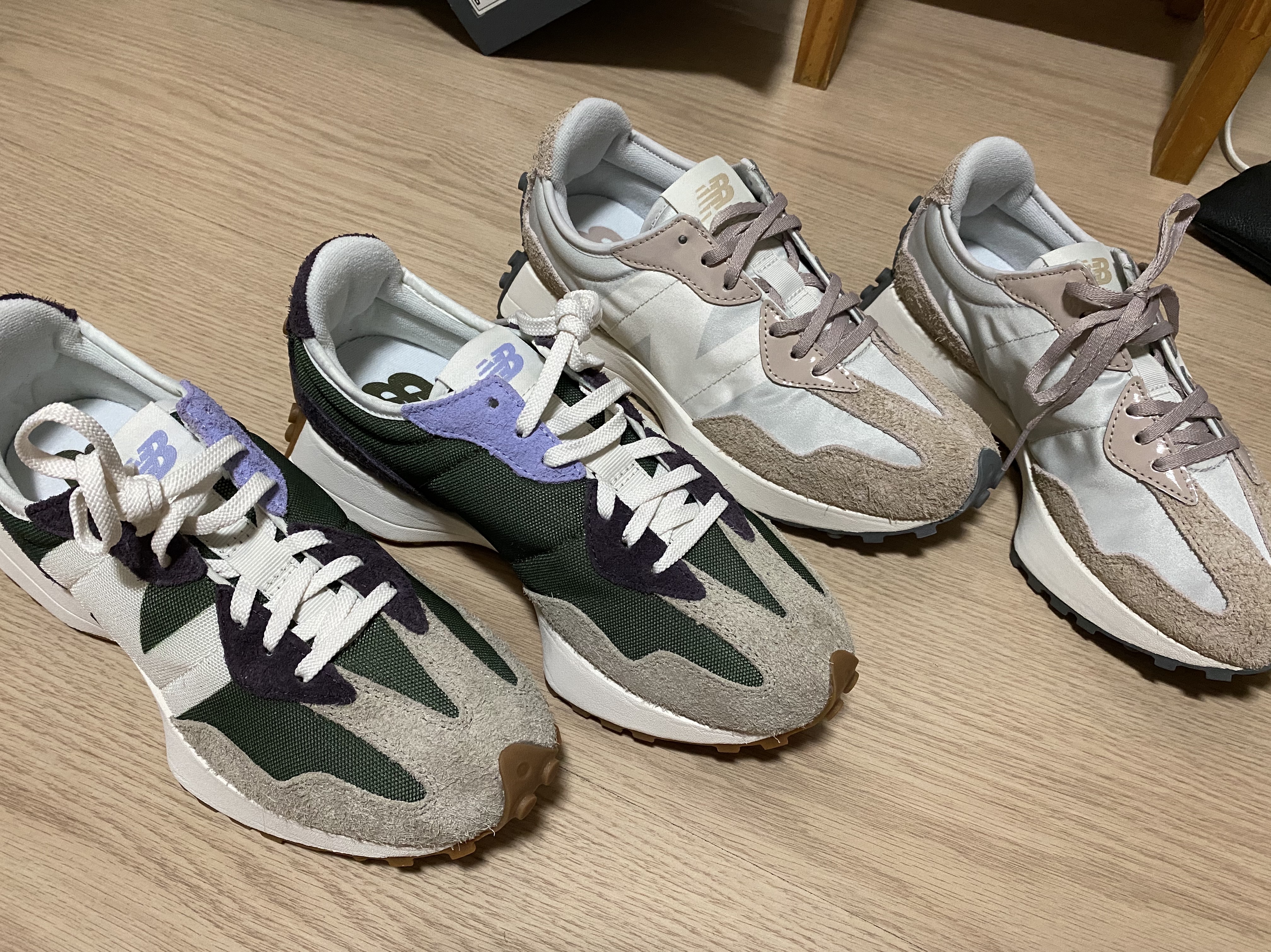 (W) New Balance 327 Grey Beige, (W) New Balance 327 Oak Leaf Green 착용 스타일